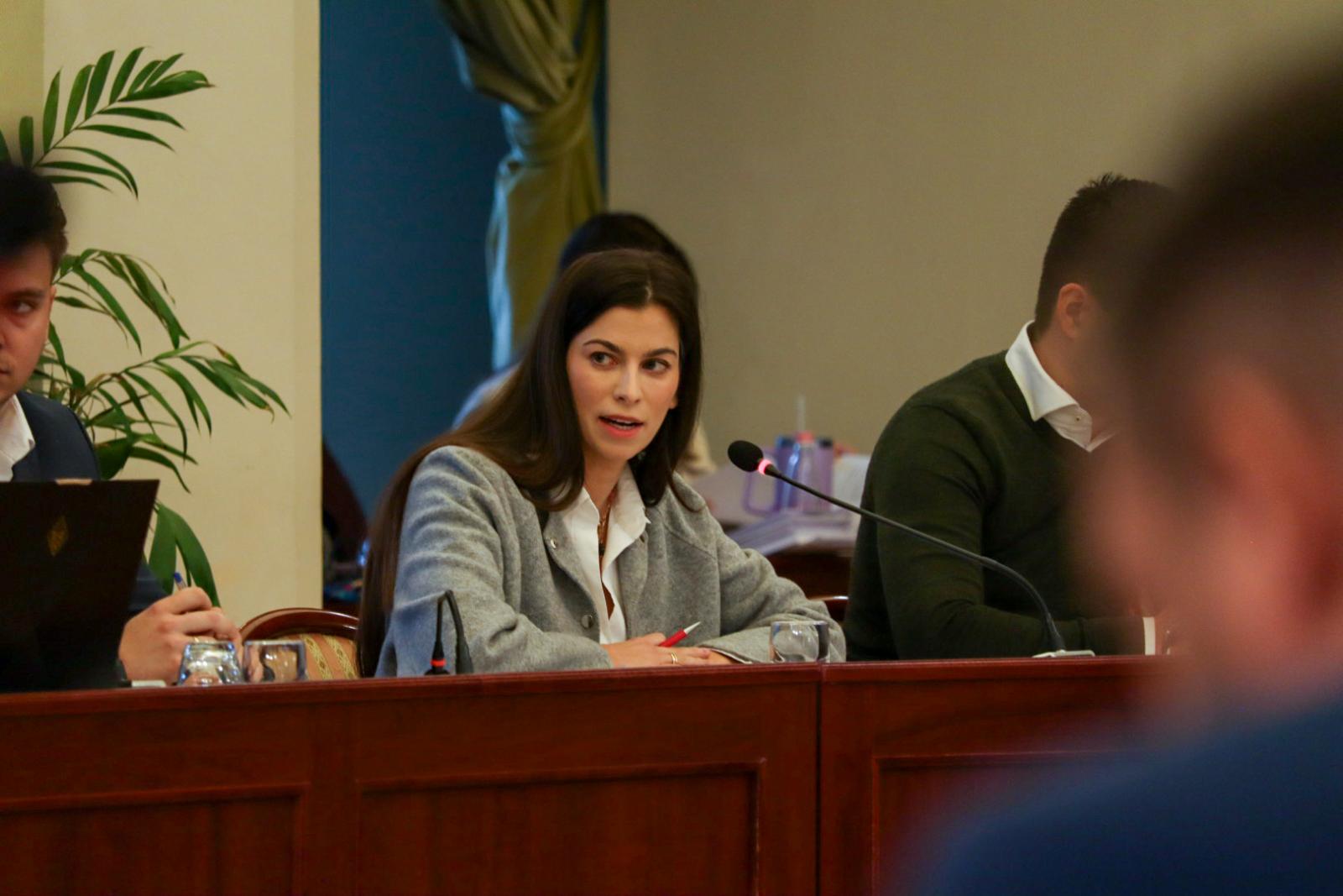 Szentkirályi Alexandra a főváros közgyűlés ülésén november 26-án