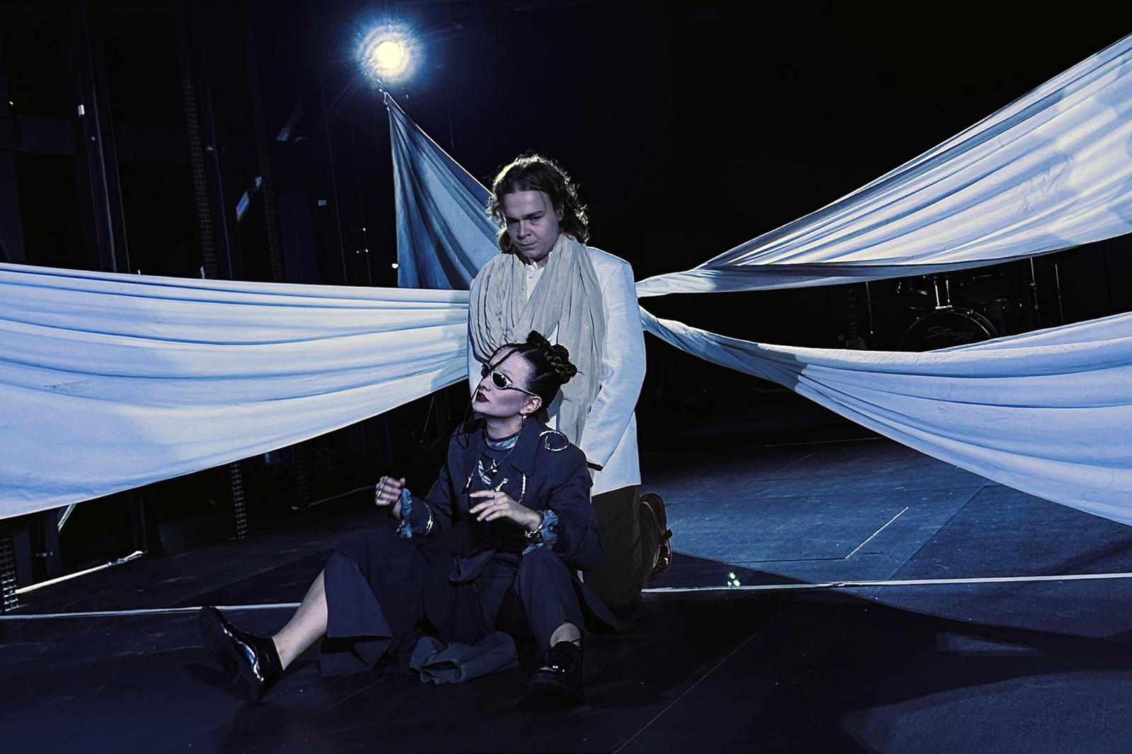 Főként a fiatal színészek játéka miatt érdemes beülni a Szabó Magda-előadásra