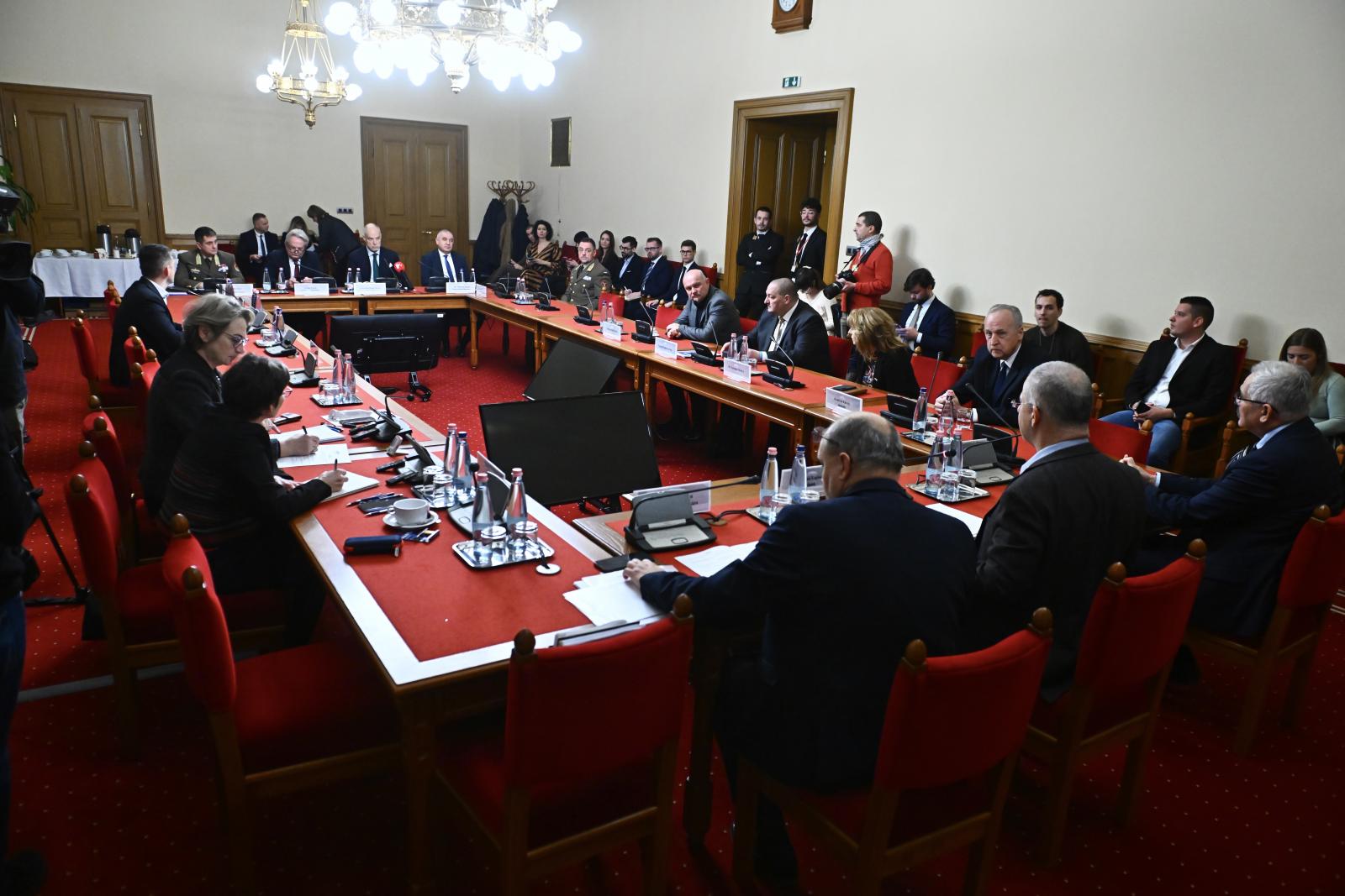 Országgyűlés honvédelmi és rendészeti bizottsága.