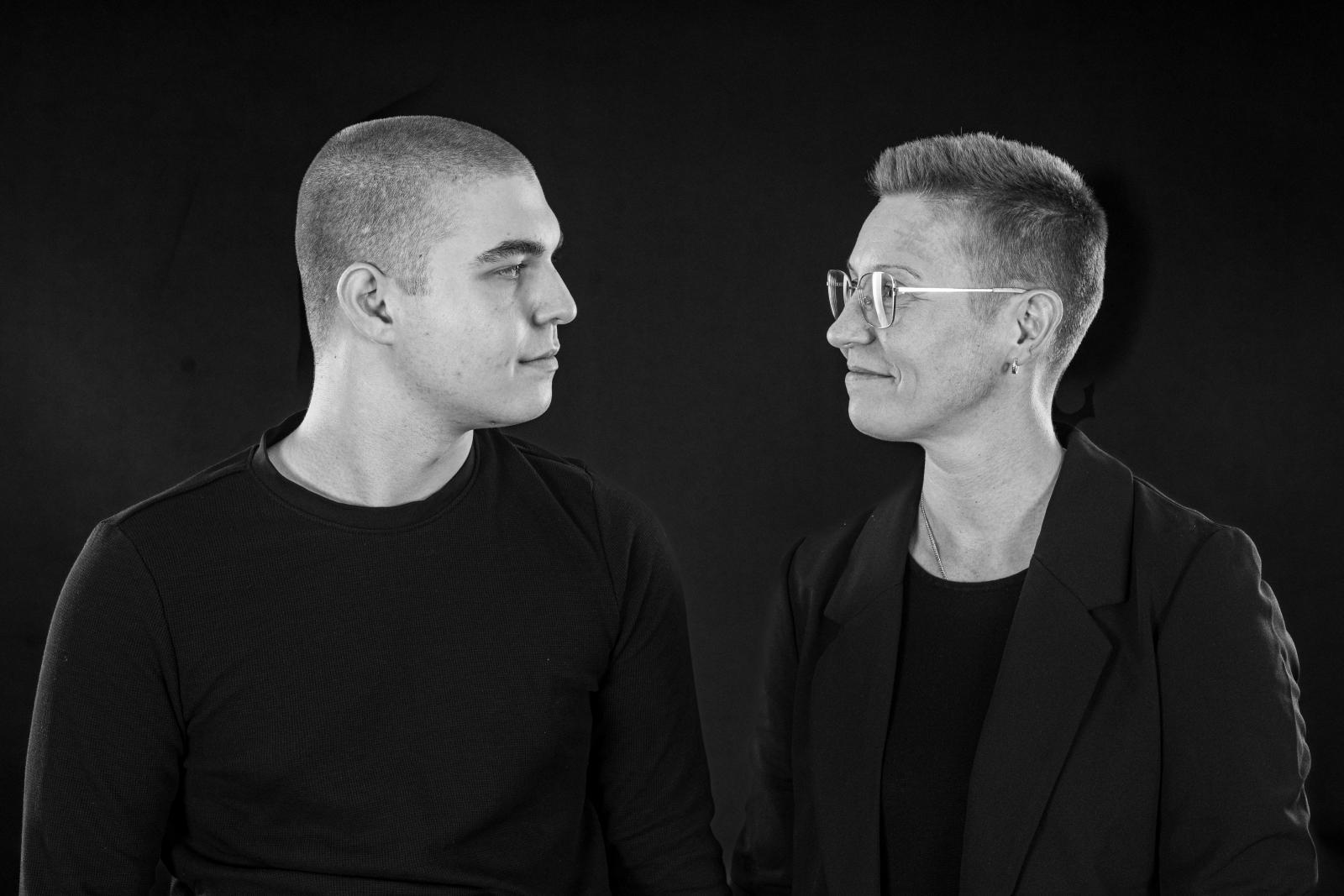 A Barcsi Szivárvány Egységes Gyógypedagógiai Módszertani Intézmény EGYMI „Mert hozzád tartozom” című fotókiállítása a Barcsi Városi Könyvtárban.
Fotón: Papp Henrietta