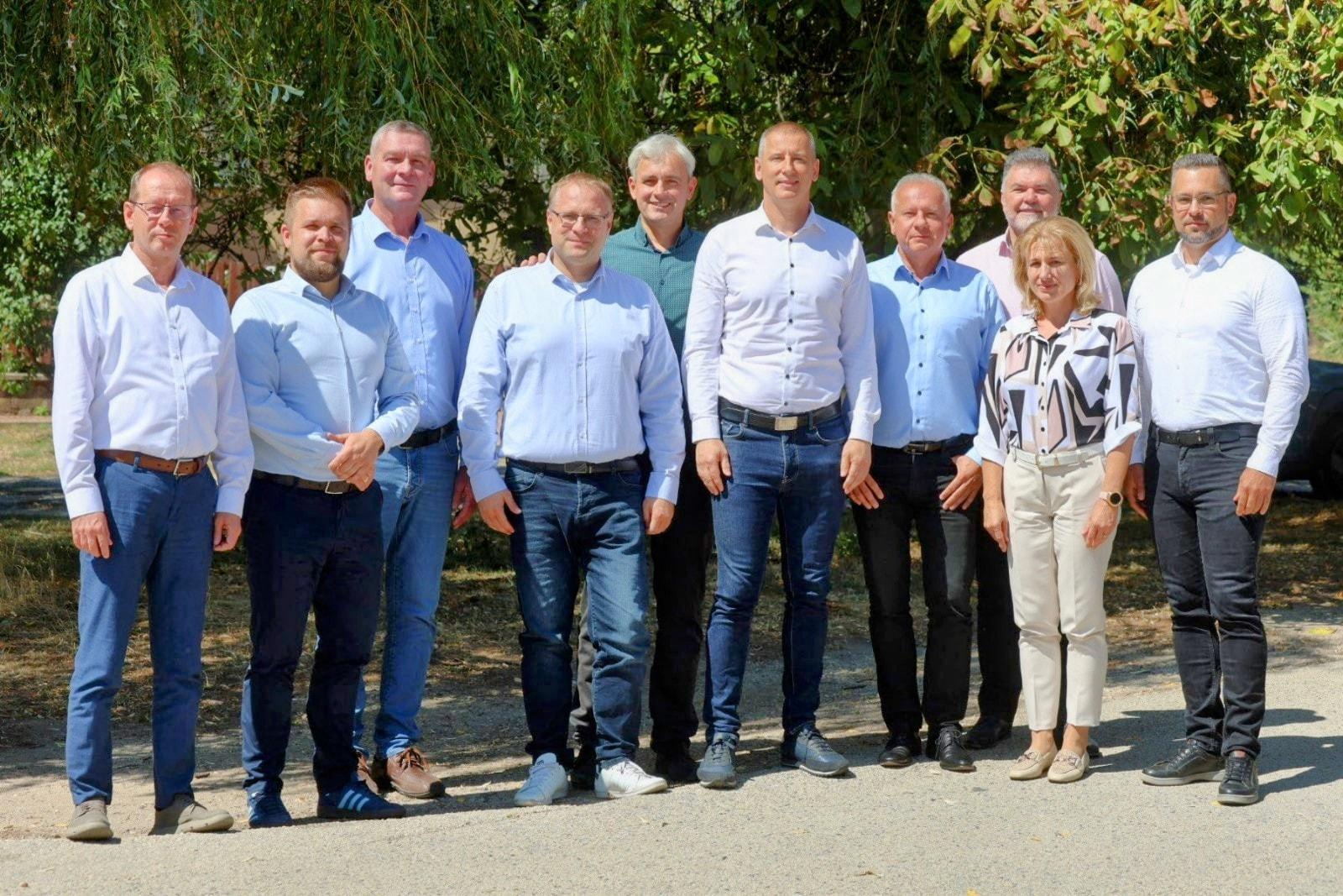 Tíz megyei jogú város polgármestere elutasította Szita Károly javaslatát a nem létező Tisza-adó elítélésére