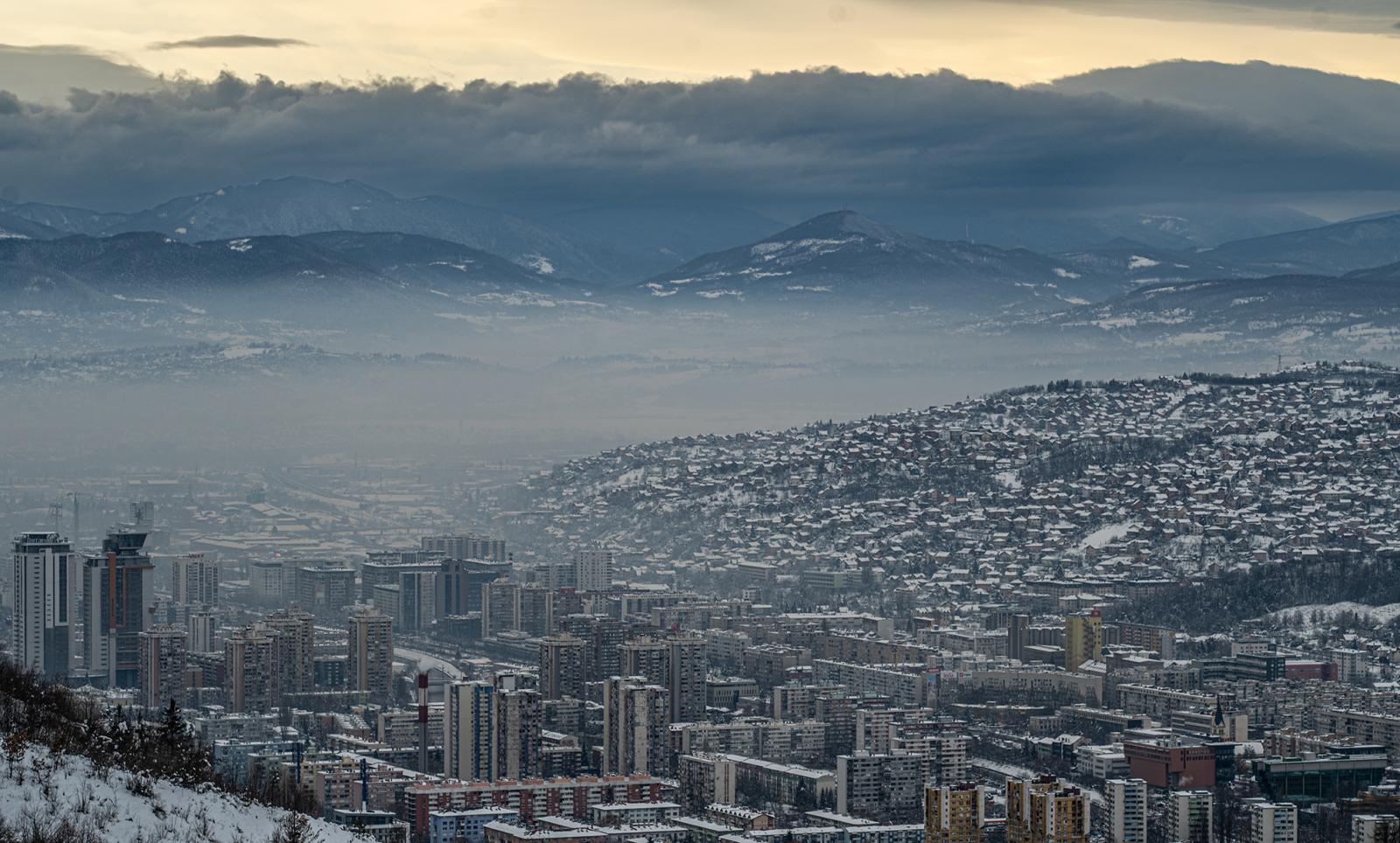 Harminc évvel Dayton után: hamu alatt izzik a parázs Boszniában, Orbán Viktor csak súlyosbítja a helyzetet