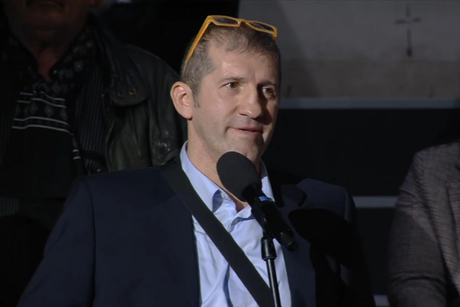 Megszólalt a férfi, aki a szegedi DPK-nagygyűlésen azt kérdezte Orbán Viktortól, miért lopták el a gyerekek jövőjét