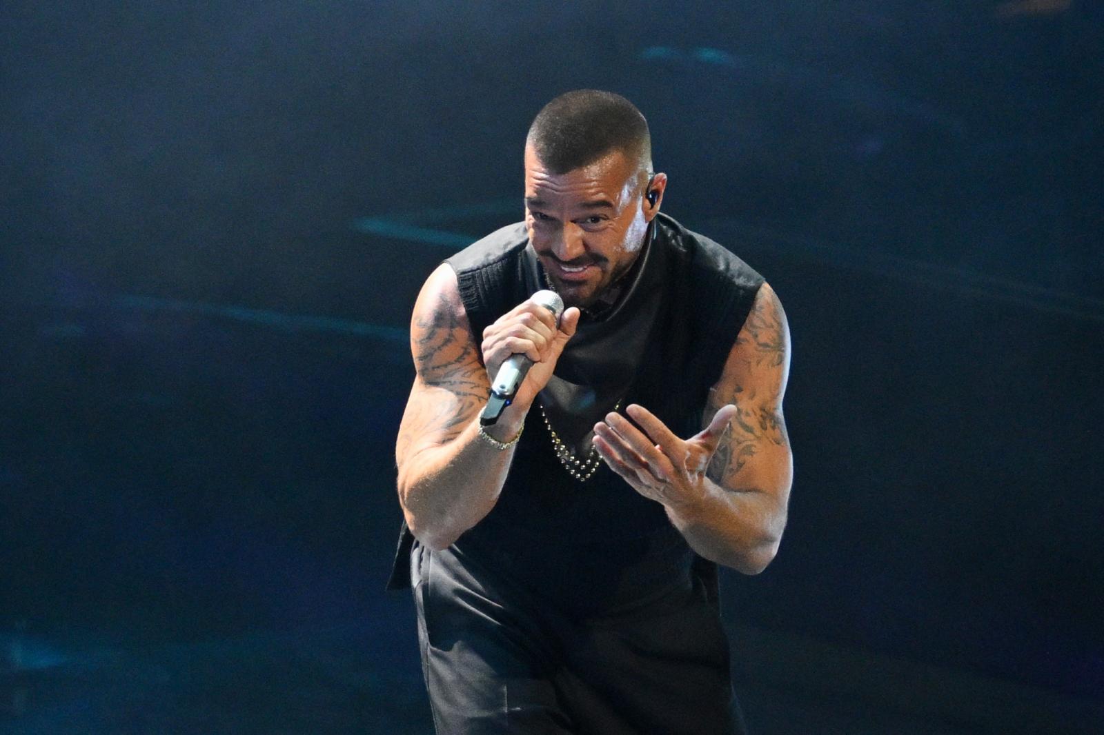 Micsoda meglepetés – írta Hadházy Ákos, miután Ricky Martin videót tett közzé arról, hogy Budapesten járt