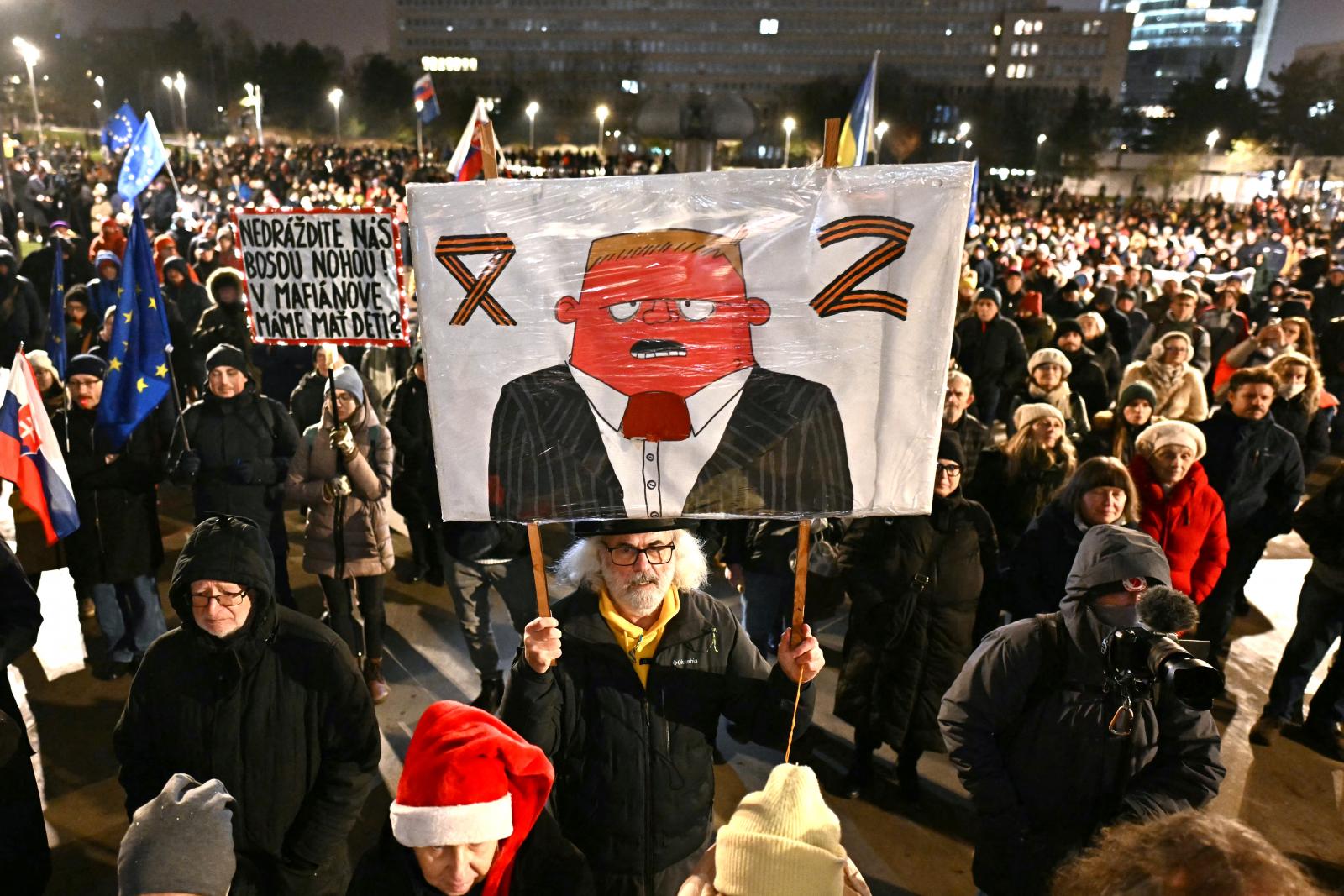 Beneš-dekrétumok: Orbán Viktor nem ér rá megvédeni a felvidéki magyarokat, helyette az RMDSZ képviseli őket az Európai Unióban