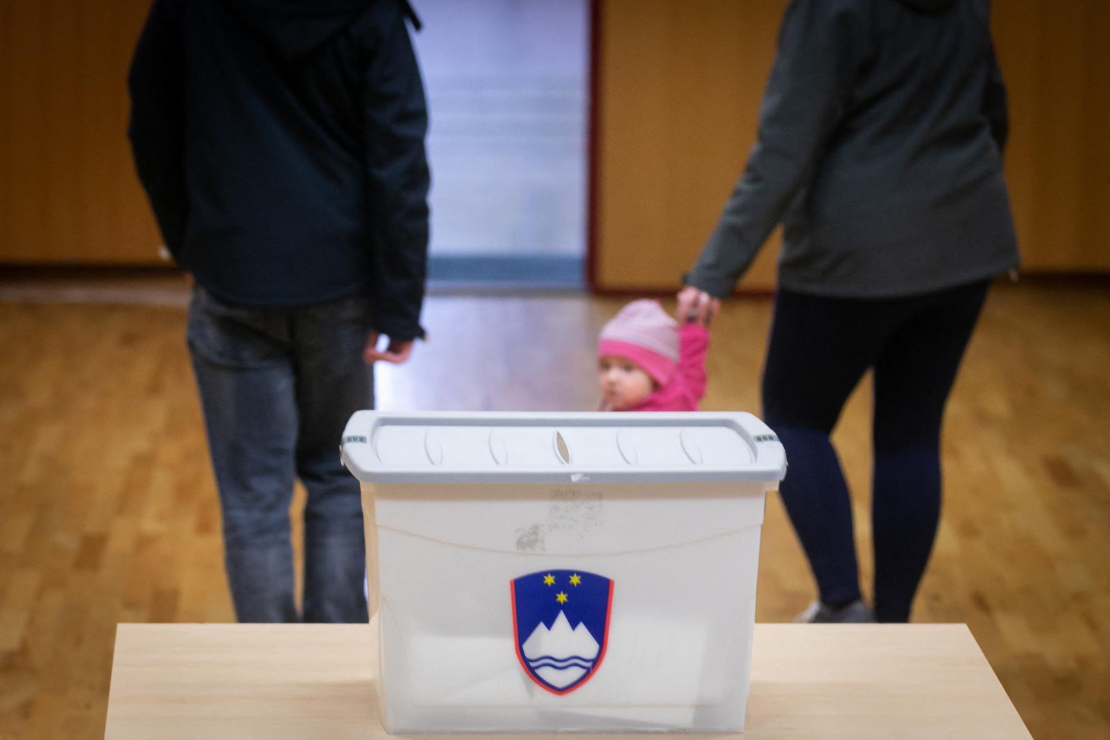 Március 22-én tartanak parlamenti választást Szlovéniában