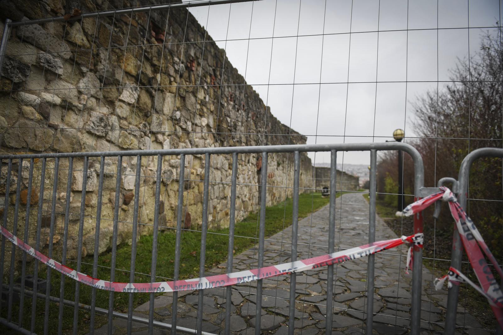 Leomlott egy köpenyfal, suvad a pincerendszer is, egyre rosszabb állapotba kerül az egri vár