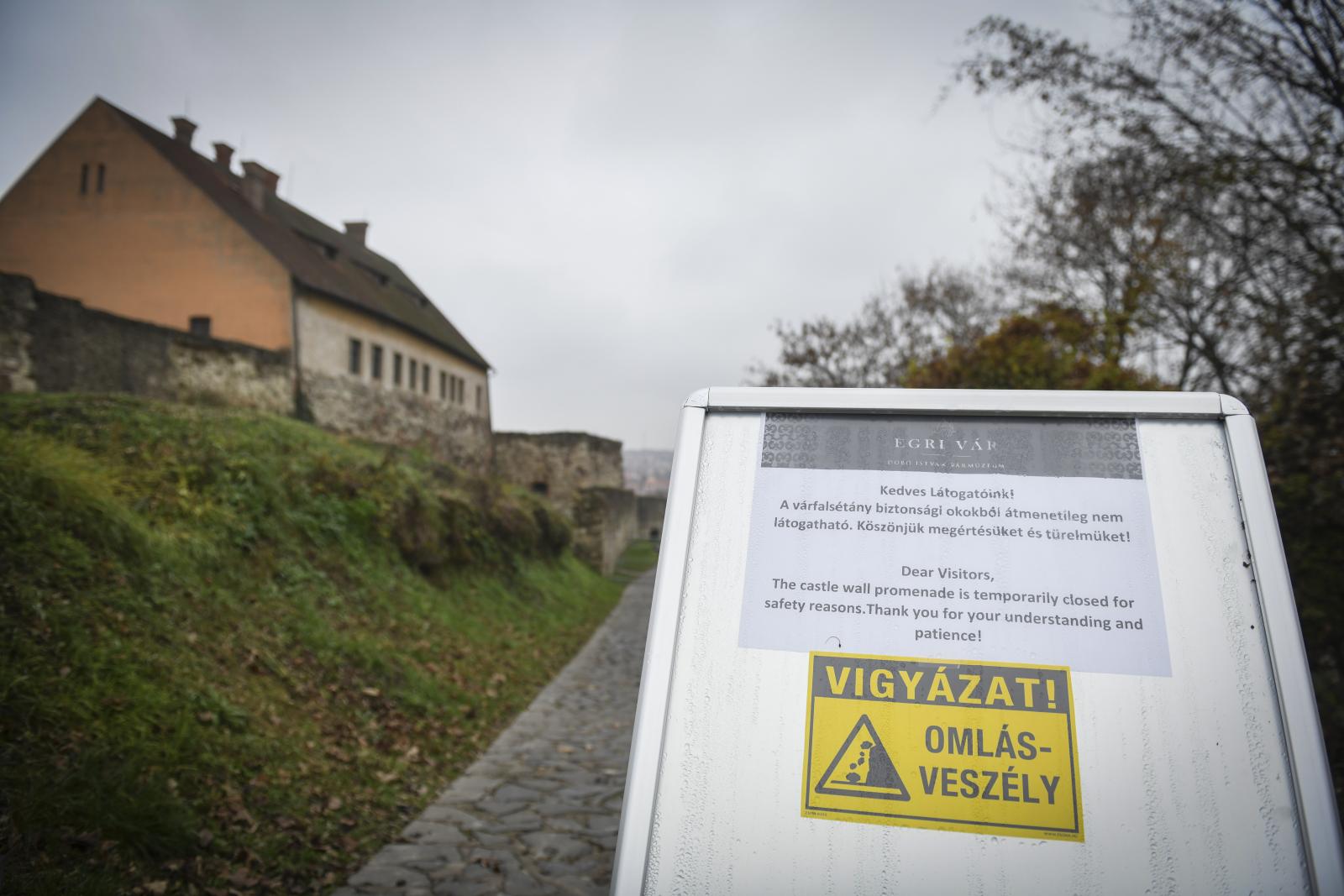 Lassan tizenkét éve indult a felújítás. Még tart