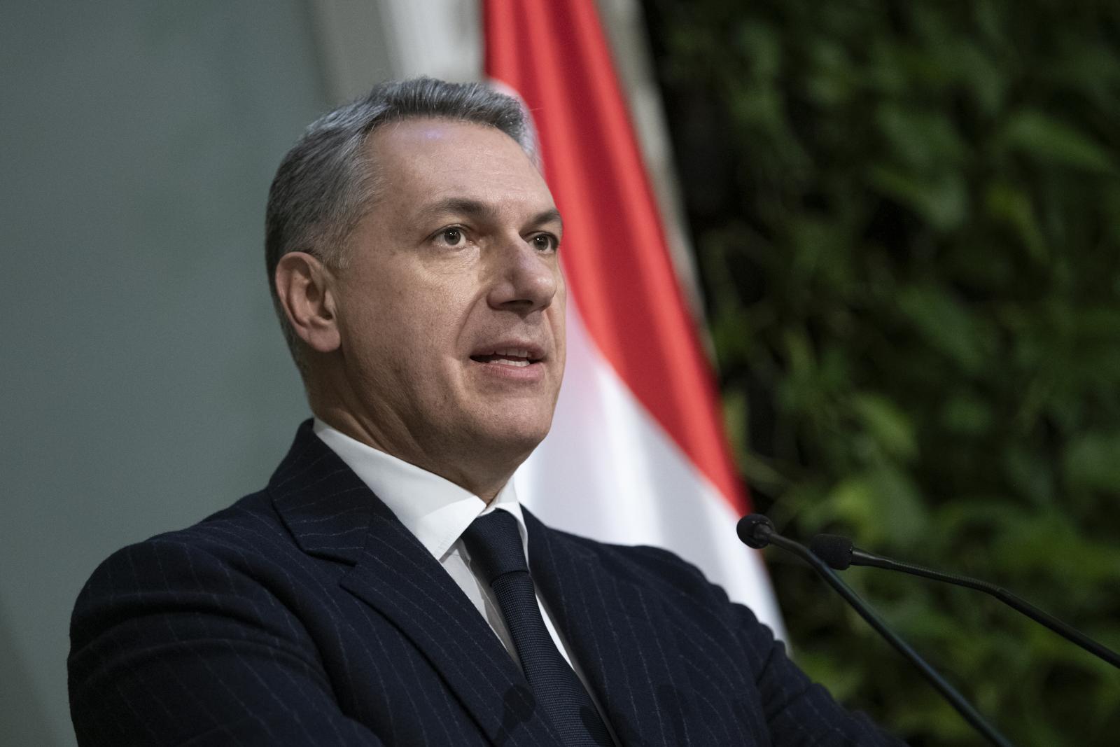 Lázár János egyeztetést ígért a fuvarosokkal