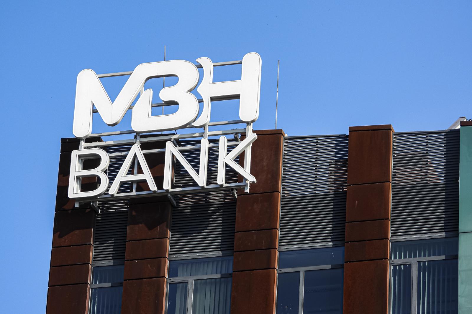 Már Mészáros Lőrinc bankjának utalnak a Pécsi Tudományegyetem hallgatói