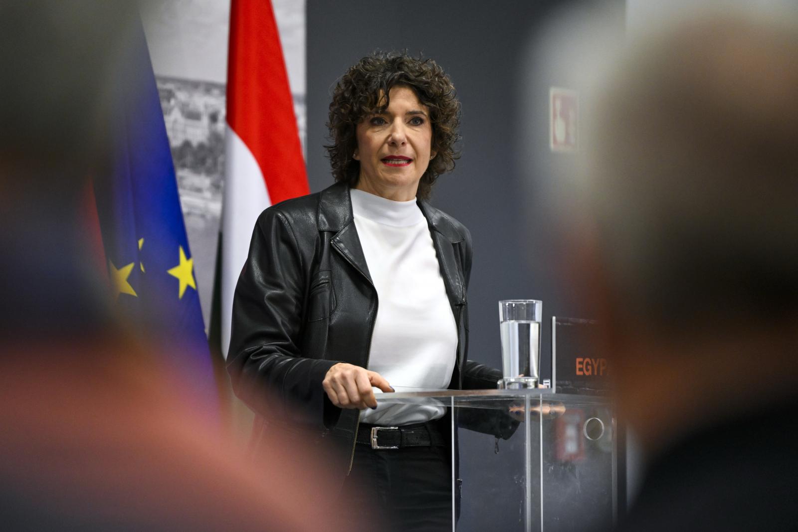 Dobrev Klára: A legfőbb ügyész válaszoljon, kik szerepelnek a Zsolti bácsi-listán, azaz kik voltak a Szőlő utcai prostitúciós hálózat ügyfelei