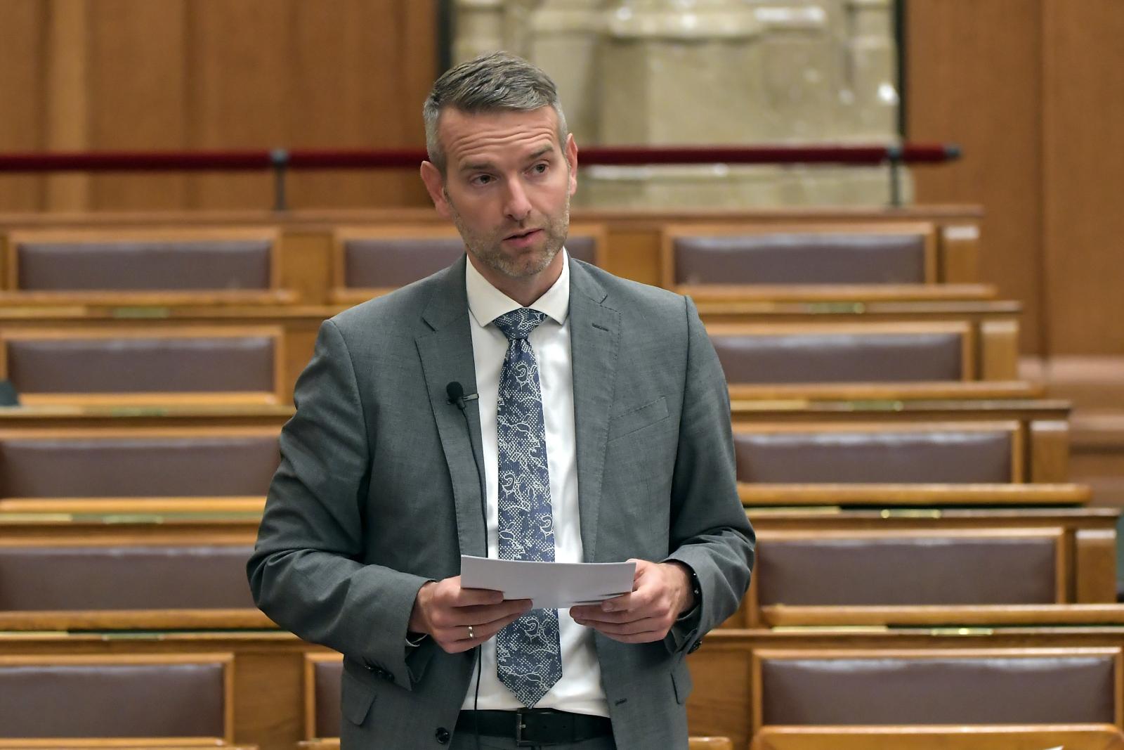 Steiner Attila energetikáért felelős államtitkárt indítja a Fidesz Magyar Péter ellen a Hegyvidéken