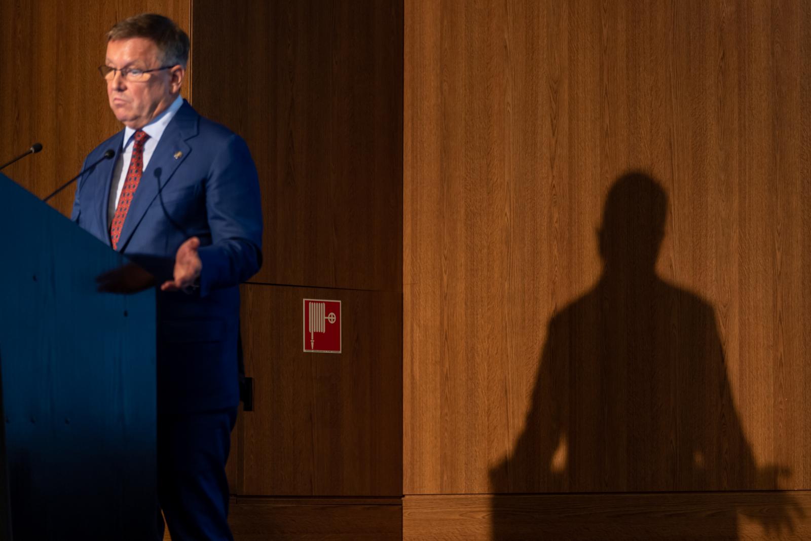 Átírt jelentések, teljes, 266 milliárdos vagyonvesztés a Matolcsy-féle jegybanki alapítványnál