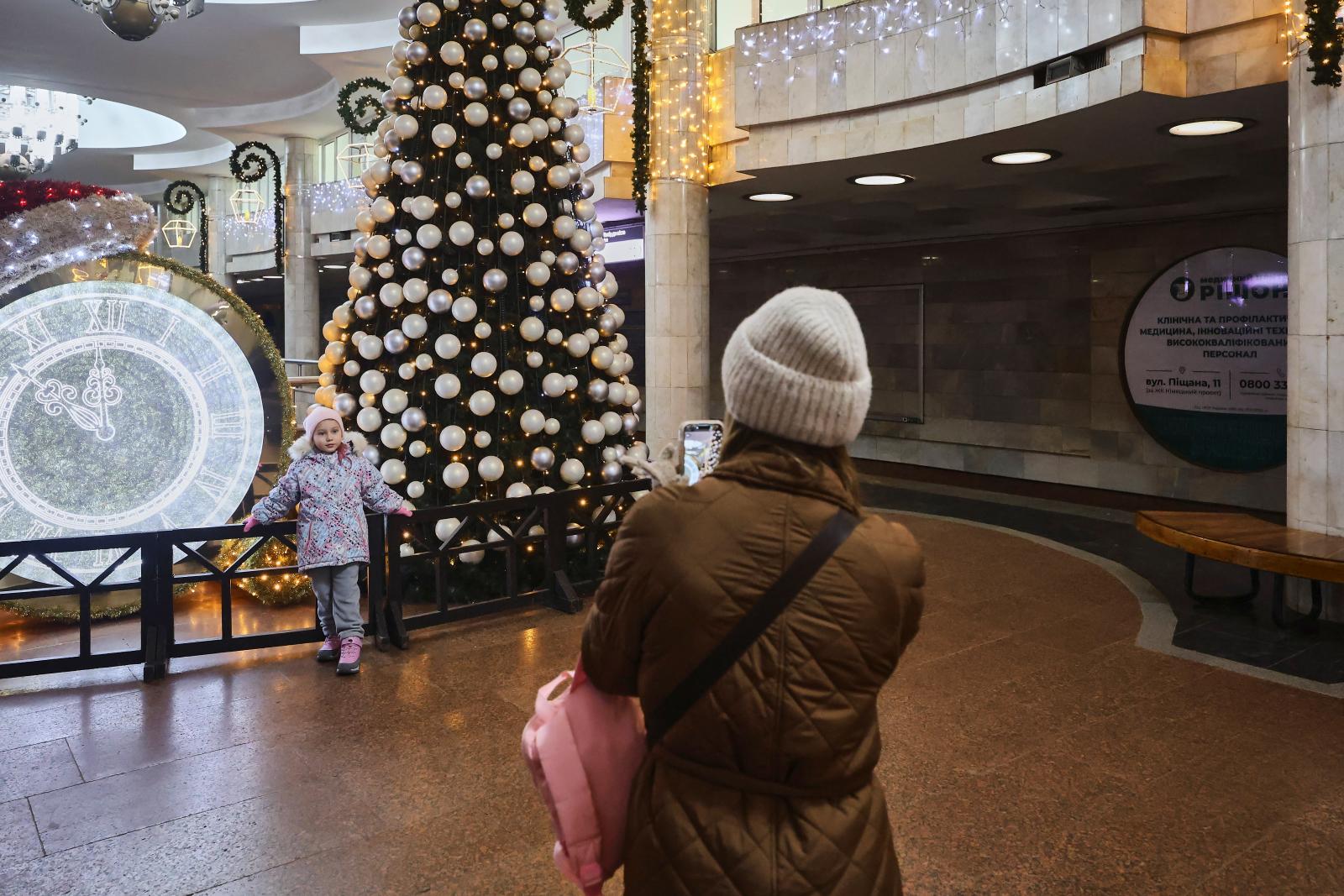 Karácsonyi tűzszünet nem lesz, Ukrajna az orosz fenyegetés árnyékában ünnepel