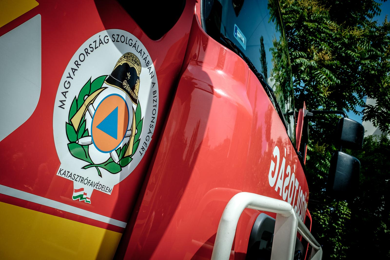 Kéménybe szorult madár és lángoló adventi koszorú is adott munkát szenteste a tűzoltóknak