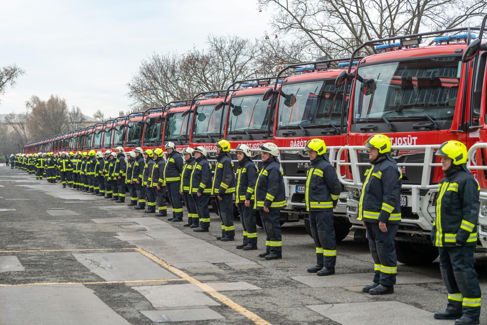 Tűzhelyen felejtett olaj tett lakhatatlanná házakat, de szén-monoxid miatt hívták a tűzoltókat karácsony első napján