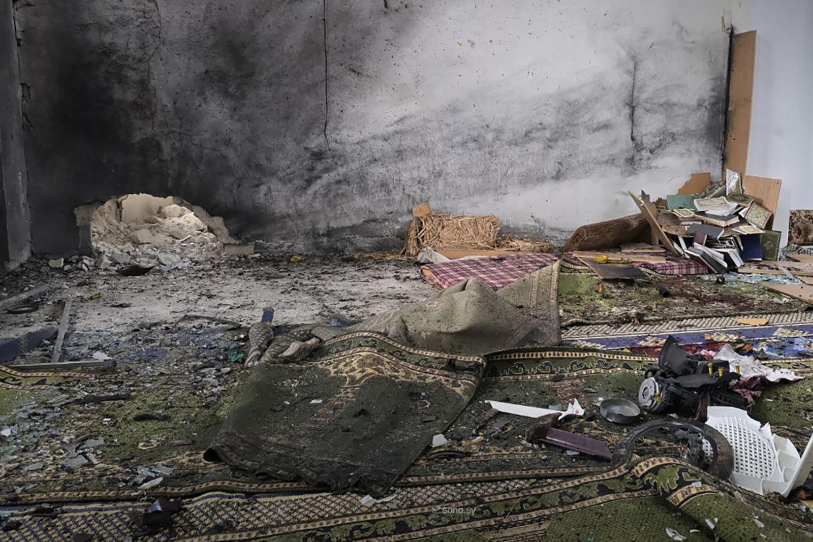 Robbanás történt egy szíriai mecsetben, többen meghaltak