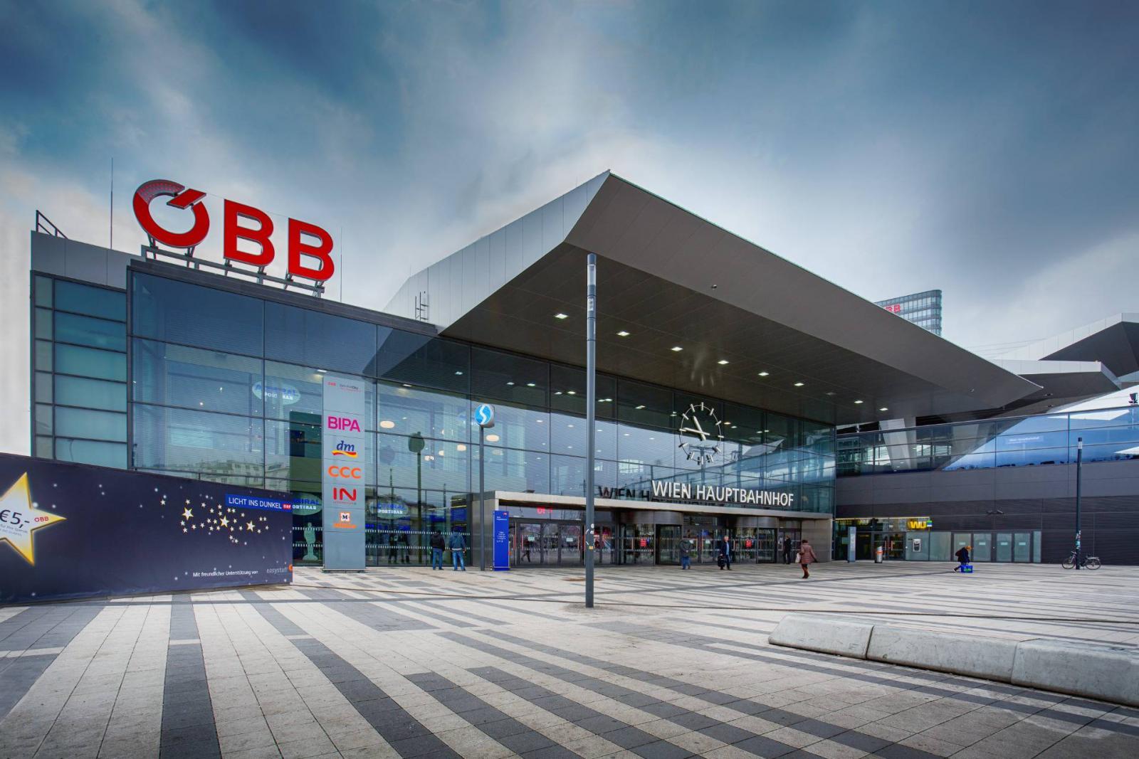 Rendőröket pofozott meg egy magyar nő Bécsben