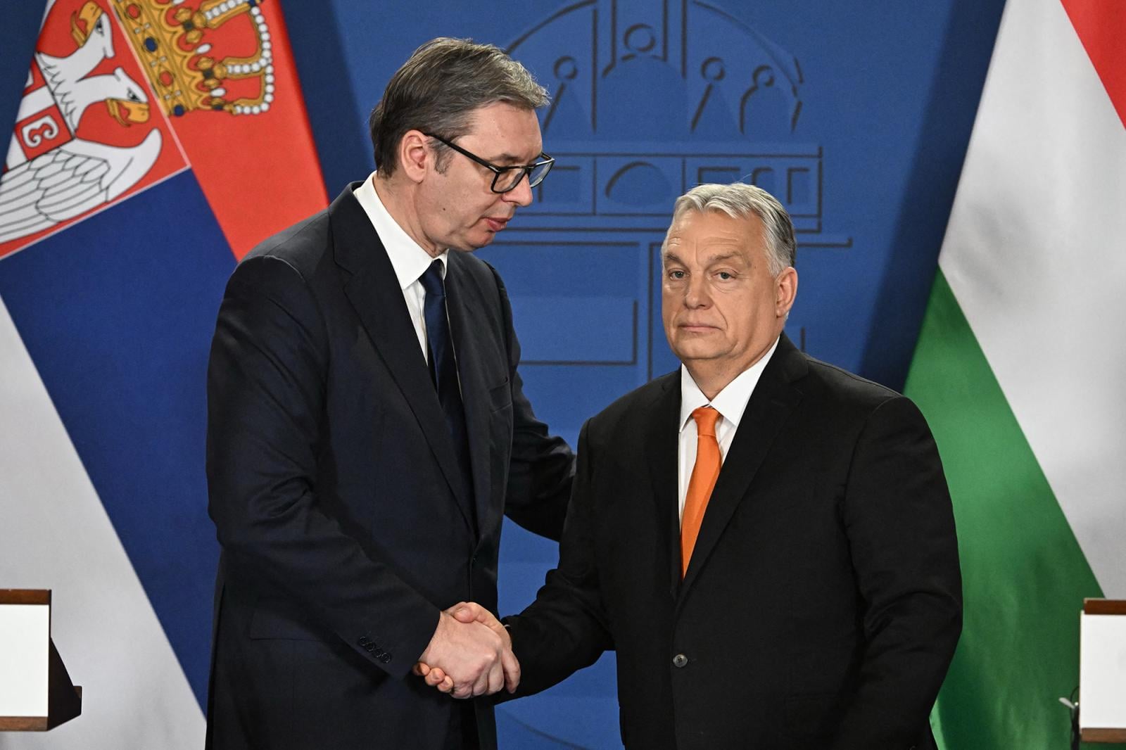 Magyar barátok vehetik meg a szerb NIS-t