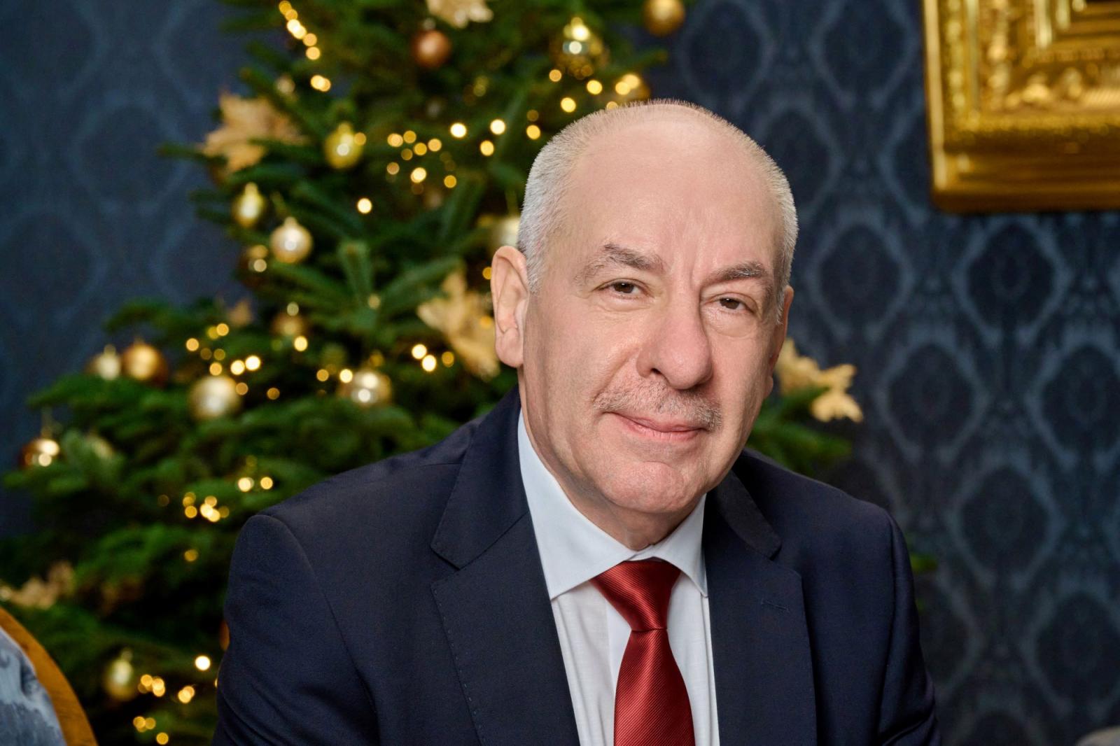 „A féktelen pénzköltés, a szociális érzéketlenség állandó kritikusa voltam” – Nem fél többé, kész kitálalni Sulyok Tamás volt kommunikációs igazgatója