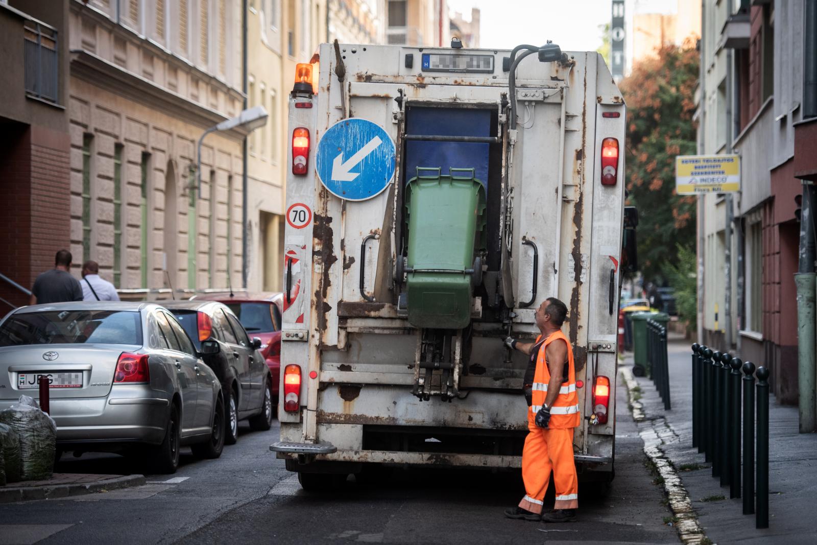 Példa nélküli adatper – Vajon a BKM dolgozói munkaidejük hányad részét töltik alvással?
