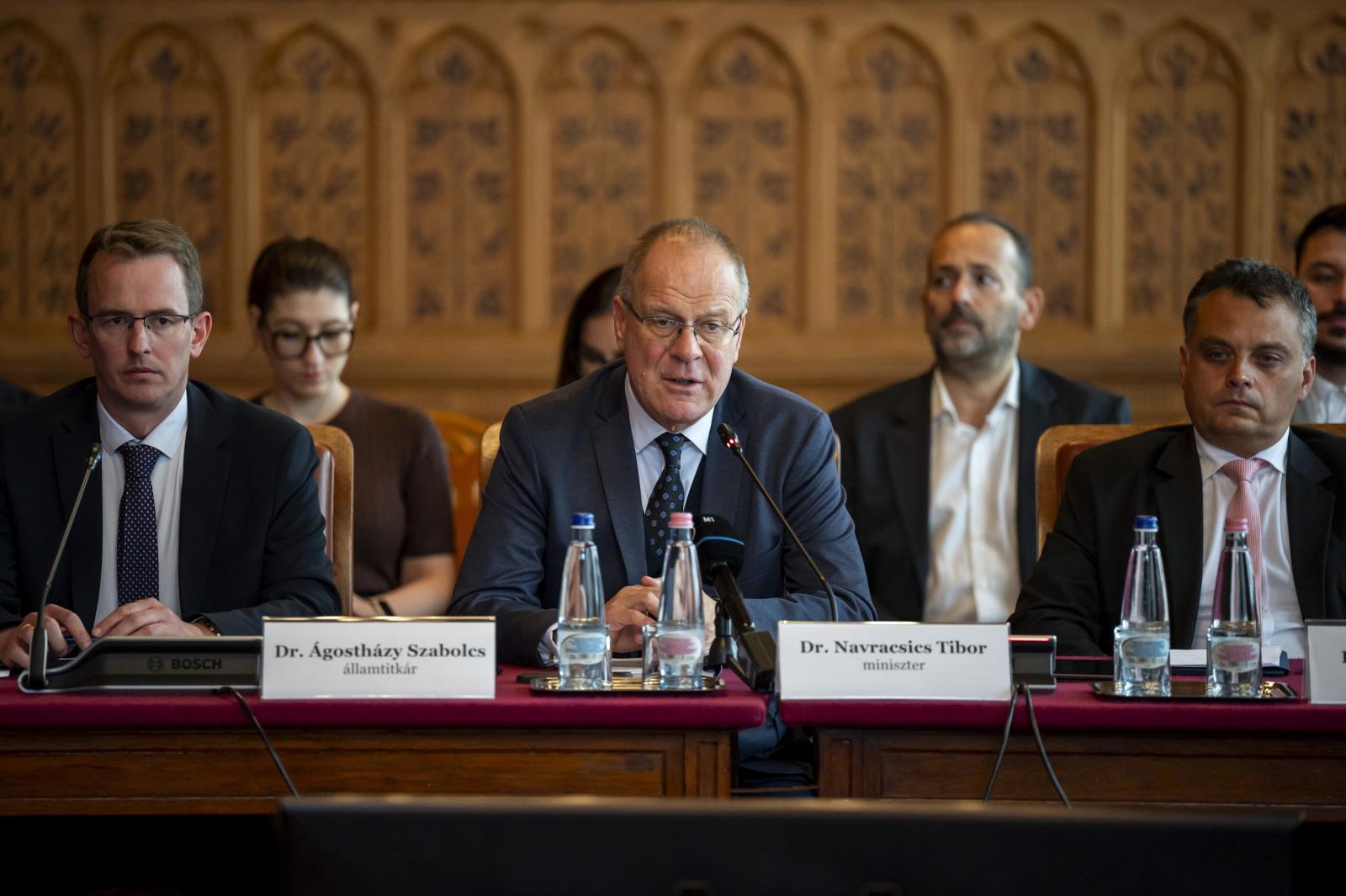 Átalakítaná az önkormányzati rendszert az Orbán-kormány, kár, hogy eddig az ellenzékiek mellett fideszes polgármesterek véleménye sem érdekelte