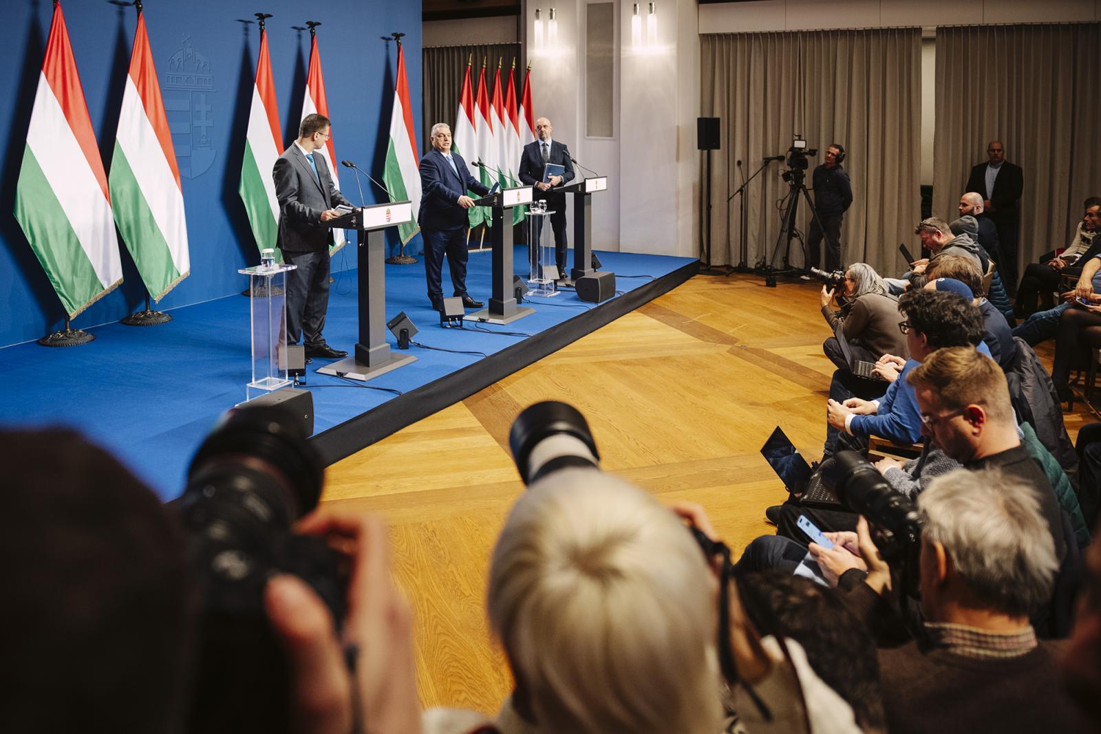 „Kérdés nem marad válasz nélkül” – Orbán Viktor nemzetközi sajtótájékoztatót tart 2026. január 5-én