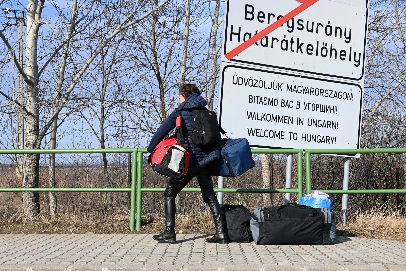 A korábban körözött, magyarellenes ukrán politikus nyithatta meg a legnagyobb ingyenes parkolót Beregsurányban