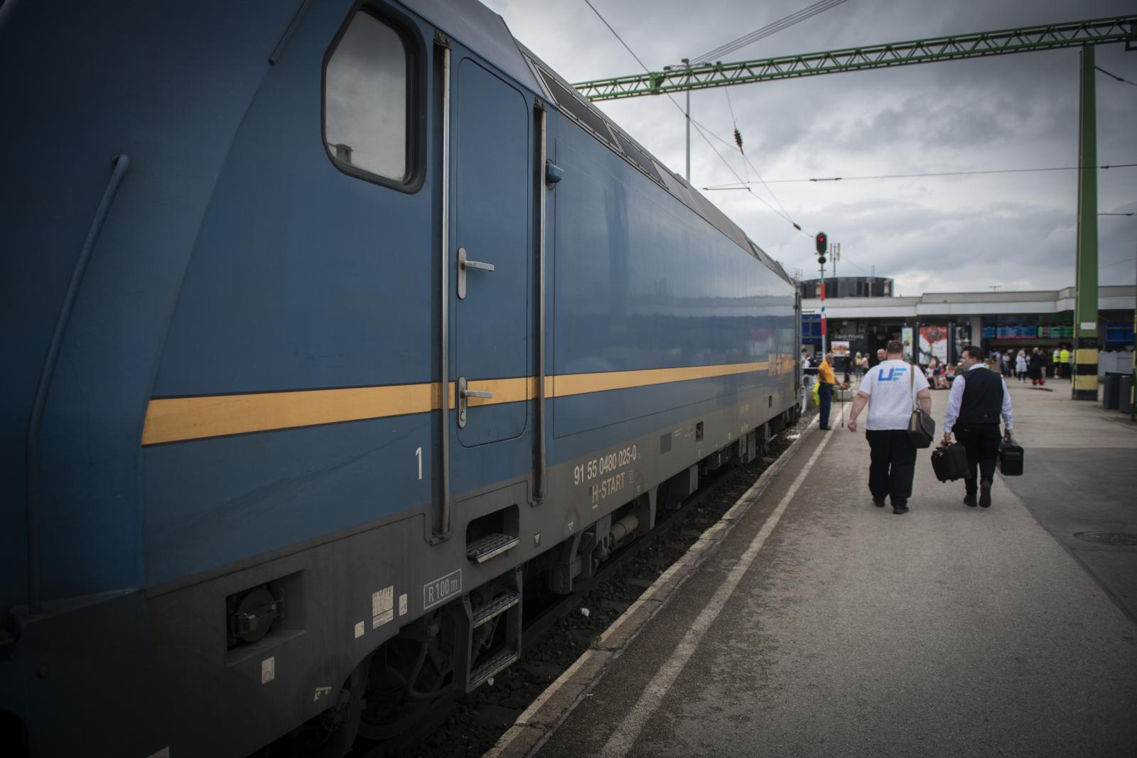 Kisiklott egy mozdony a Déli pályaudvaron kedd reggel