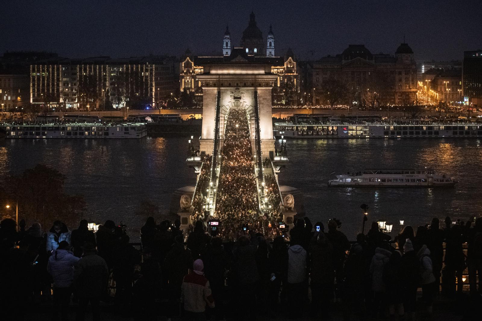 A Magyar Orvosi Kamara (MOK) által szervezett tüntetés Budapesten a Kossuth téren 2025. március 8-án