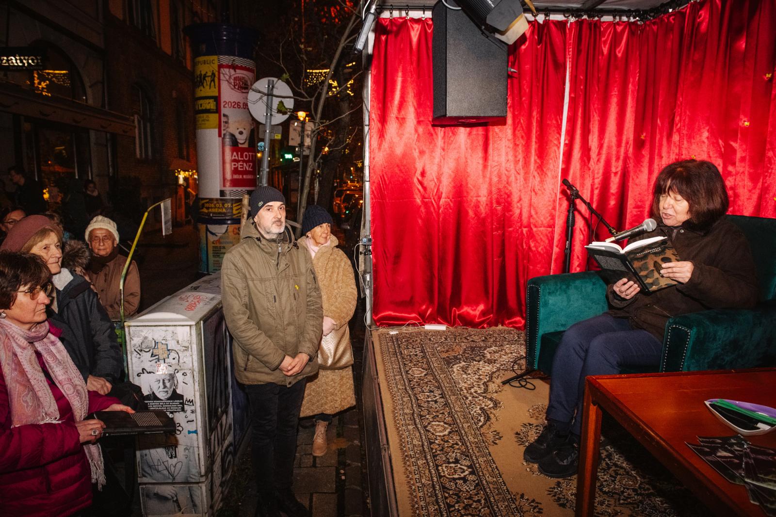 A Magyar Orvosi Kamara (MOK) által szervezett tüntetés Budapesten a Kossuth téren 2025. március 8-án