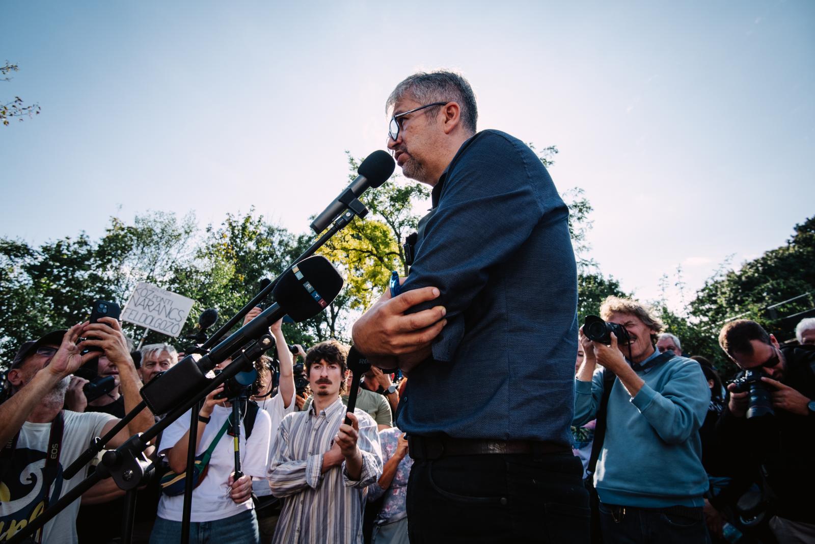 Hadházy Ákos: Ha nem is aranyból van, majdnem aranyáron vették a mosdókagylót Hatvanpusztára