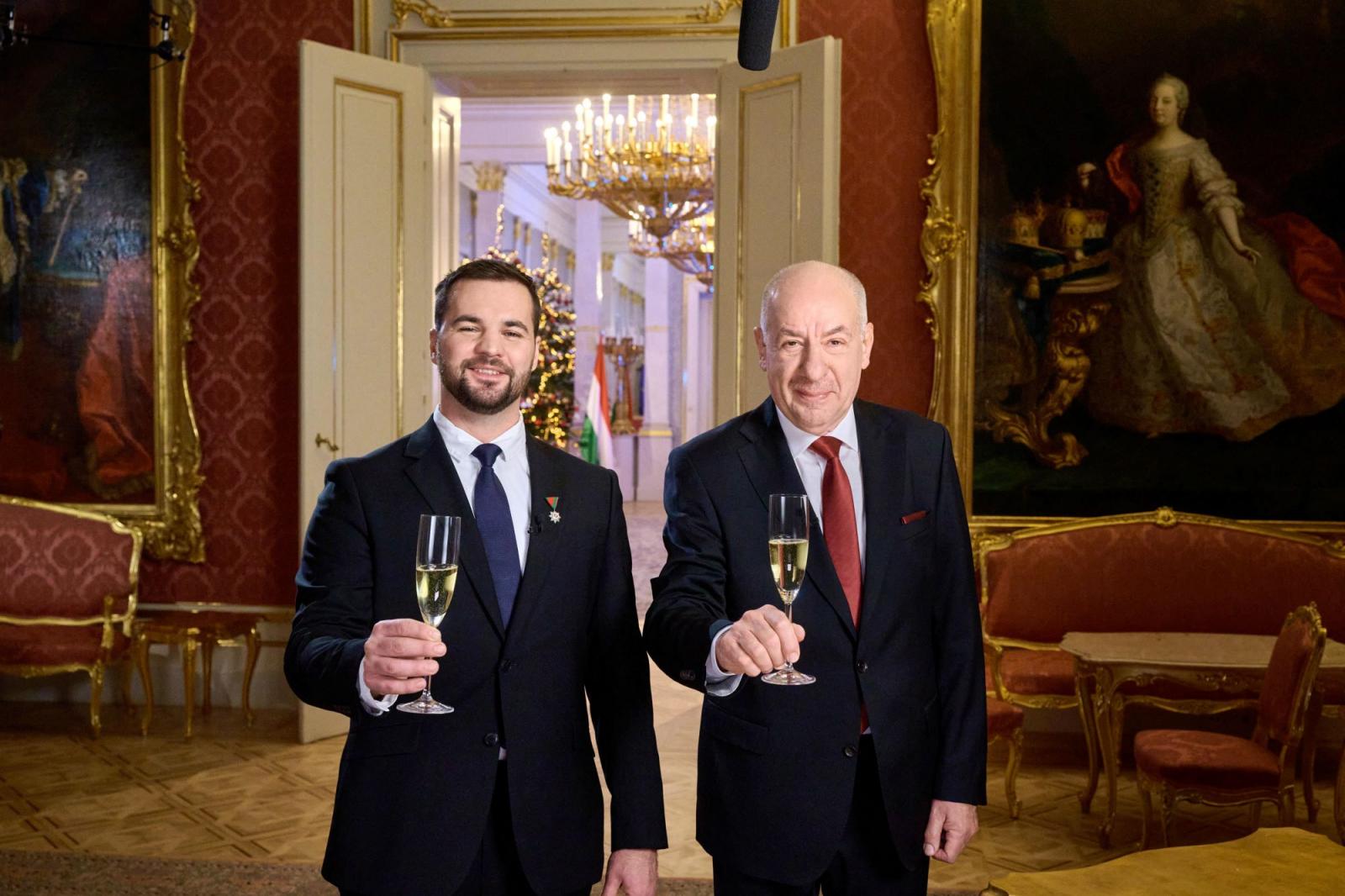 Az összetartozást hangsúlyozta Sulyok Tamás az újévi köszöntőjében, amit Kapu Tiborral mondott el