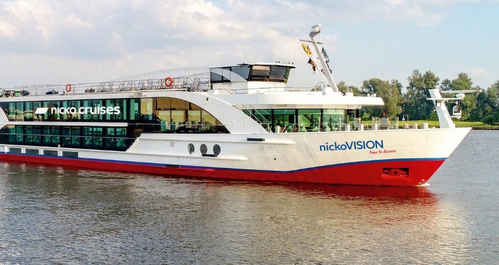 A Duna közepén rekedt egy kirándulóhajó, kétszáz utasa a fedélzeten szilveszterezett