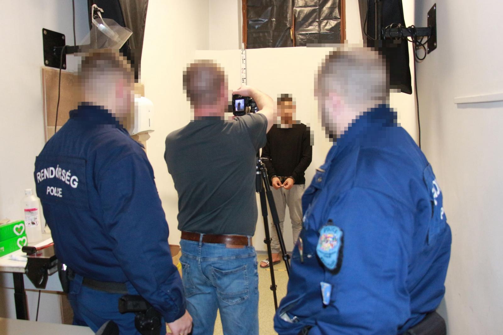 Egy 17 éves fiú jelentette be a rendőrségen, hogy megölt egy nőt, majd rágyújtotta a házát Szatmárcsekén