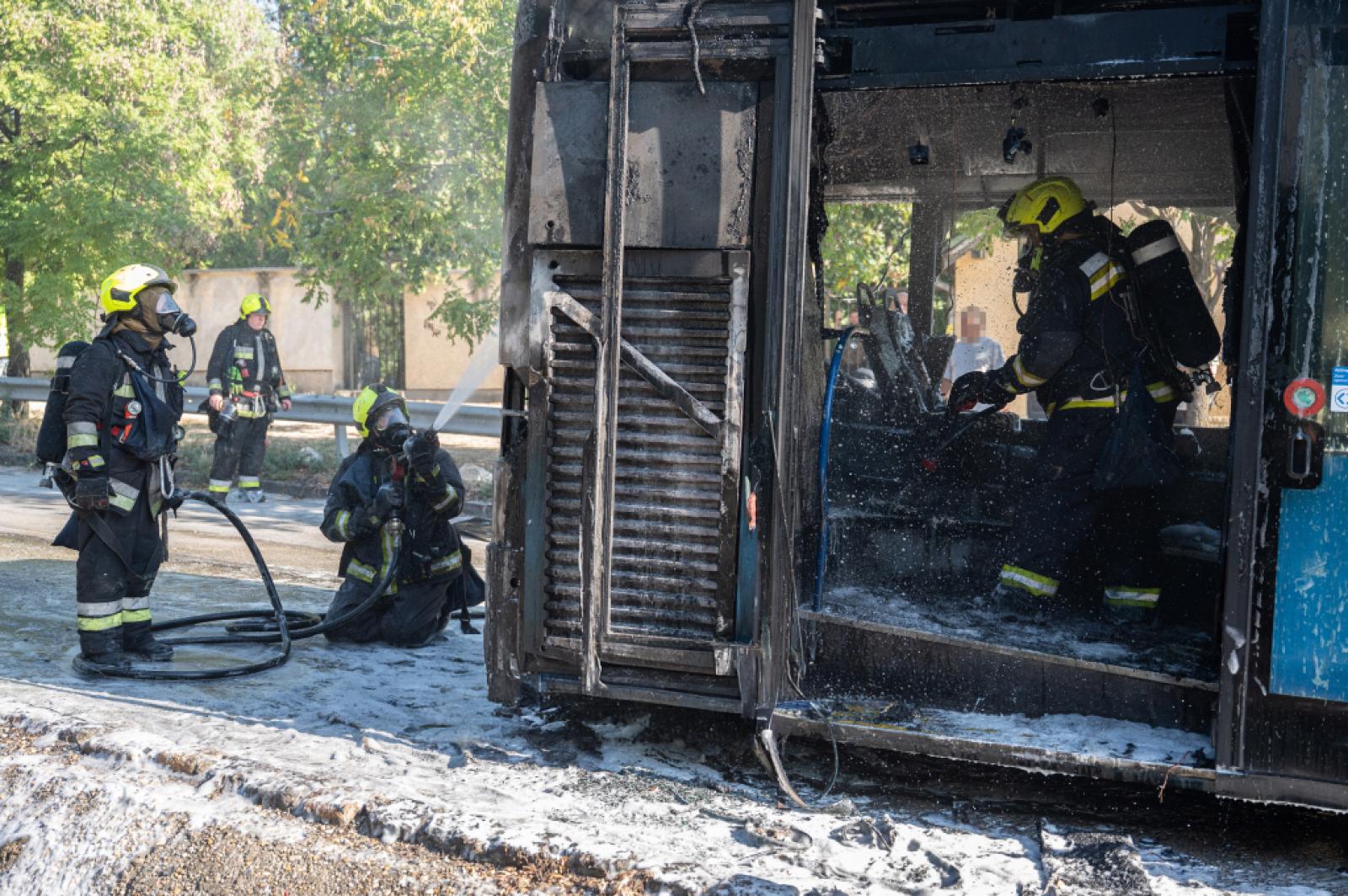 Kigyulladt egy BKV-busz a XII. kerületben