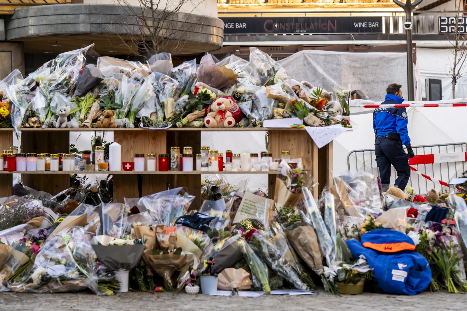 Büntetőeljárás indult Svájcban a tűzvész pusztította bár két vezetője ellen