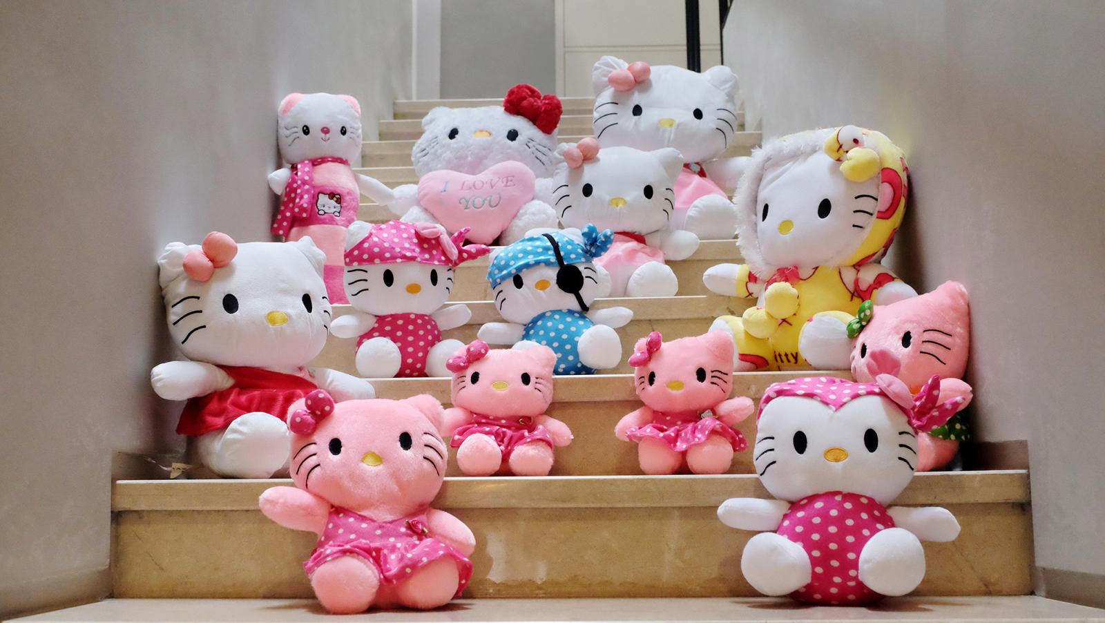 Hello Kitty egyszerre tud kedves, szomorú vagy ironikus lenni anélkül, hogy változna a grafikája