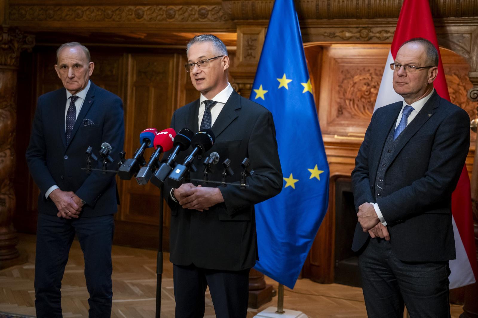 Az Orbán-kormány hosszú távú stratégiáról tárgyalna, az önkormányzatok szerint inkább a túlélésre kellene összpontosítani