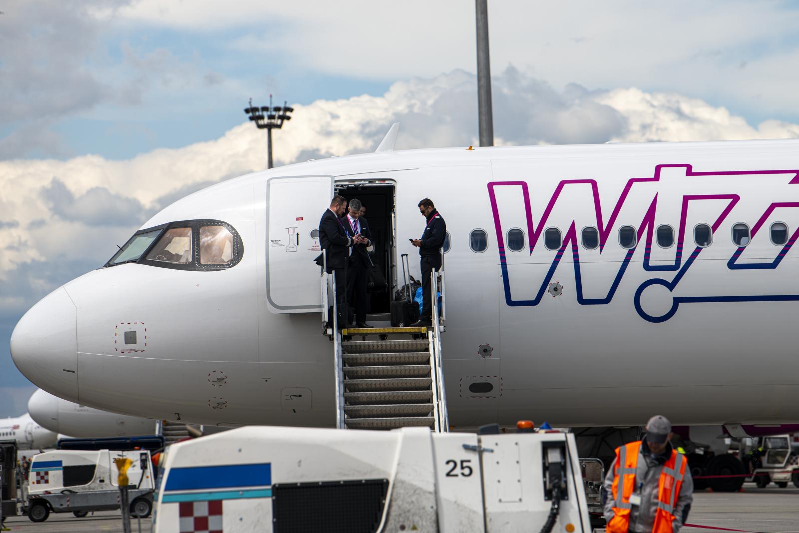 Vadászgépeket riasztottak a Wizz Air egyik járatához, mire kiderült, hogy csak egy gyerek hülyéskedett a szülei mobiltelefonján
