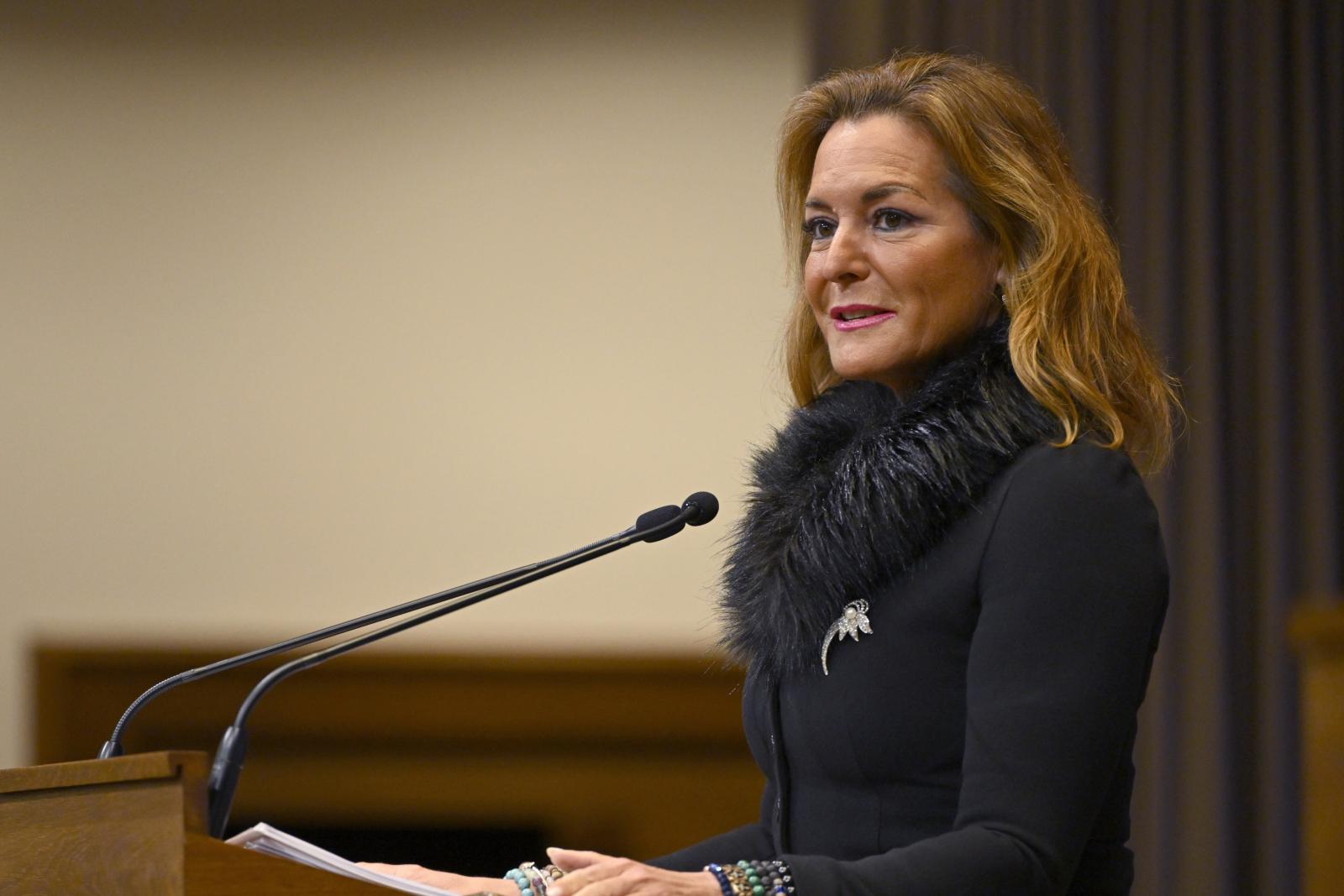 Amerikai hókotrókkal illusztrálta Vitályos Eszter kormányszóvivő a magyarországi havazásról szóló Facebook-posztjait