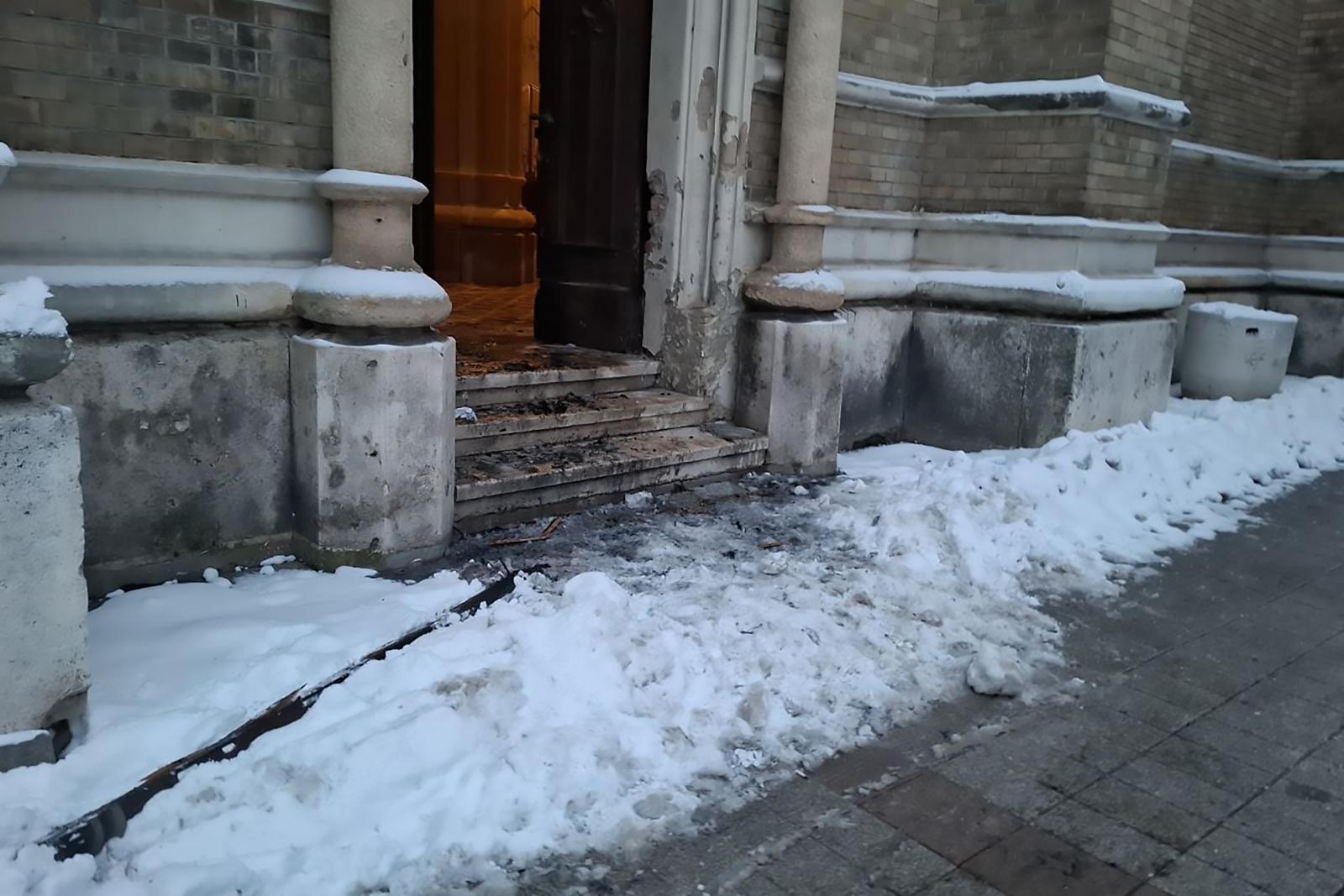 Szándékosan gyújtogattak Újvidéken az egyik római katolikus templomnál