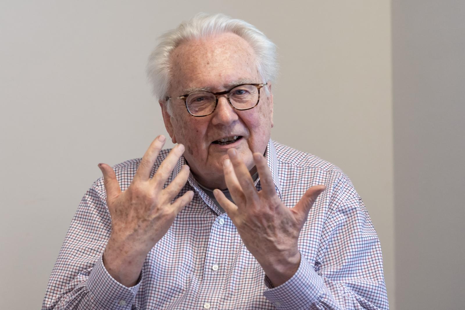 Róna Péter: Orbán Viktor a biztos összeomlás felé vezeti az országot