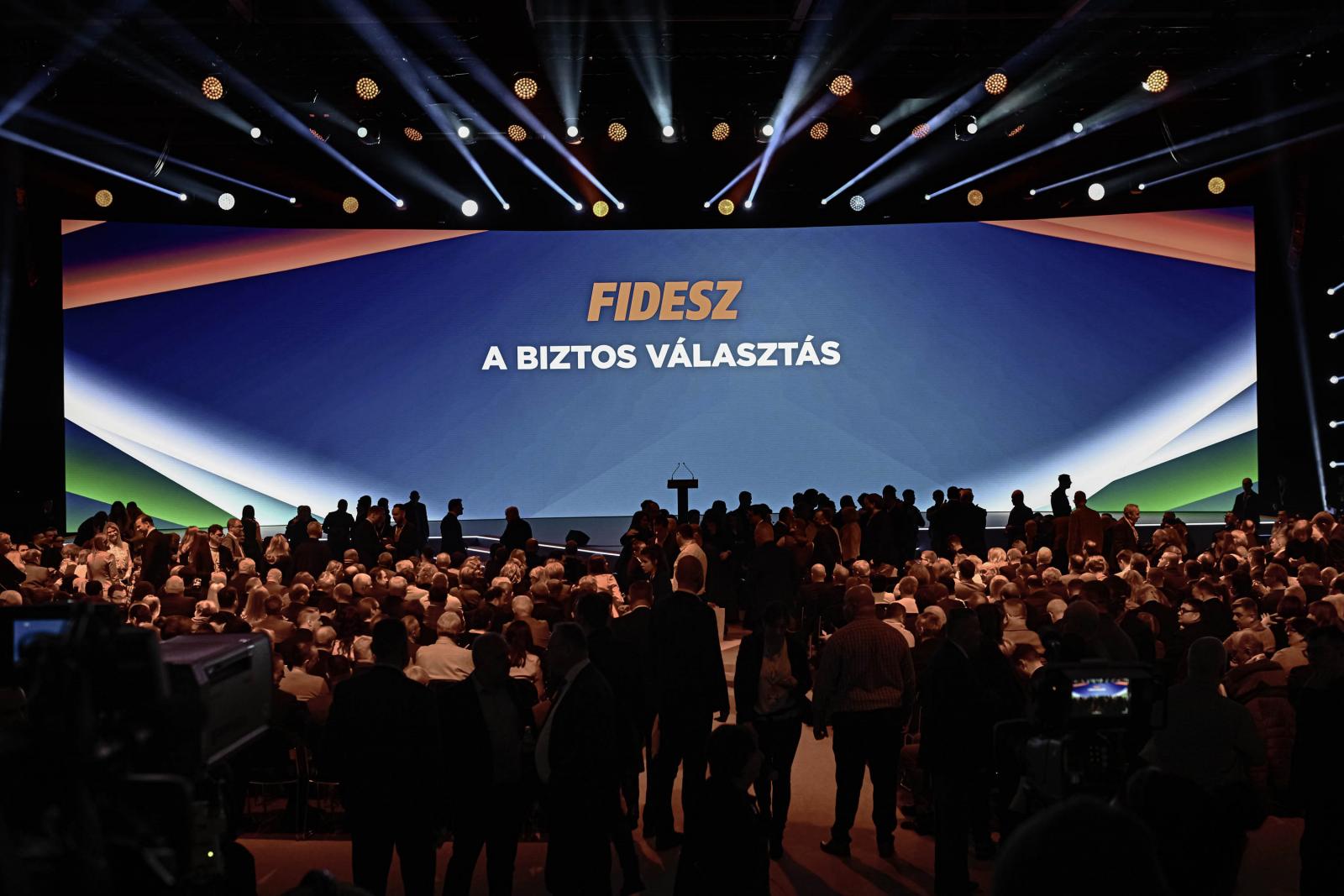 Elkezdődött a Fidesz kongresszusa – Kövér László ismertette a tétet, Kocsis Máté a Tisza Párton élcelődött