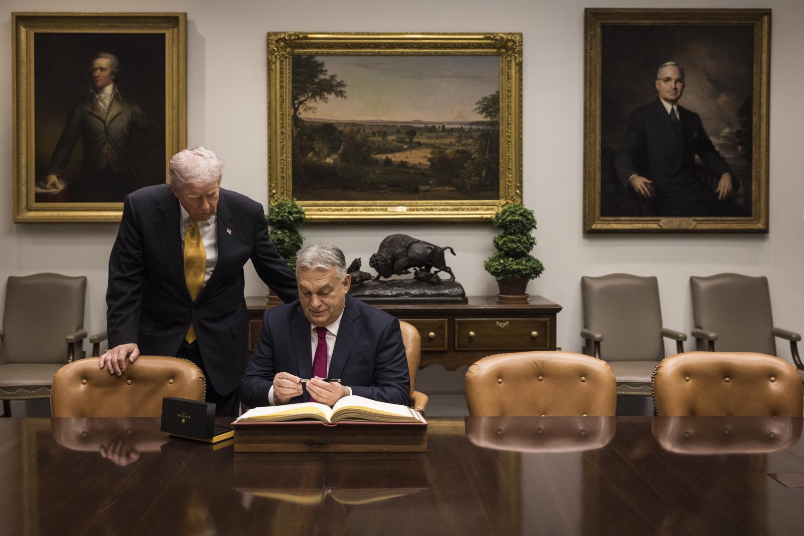 VSquare: Úgy tűnik, mintha bejelentésre készültek volna Donald Trump budapesti látogatásáról, de aztán közbejött valami