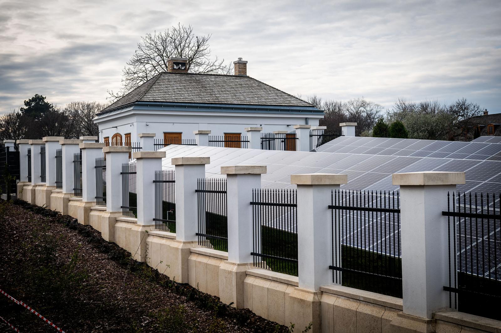 Hadházy Ákos: Fegyelmi eljárás indult Hatvanpuszta építésze ellen