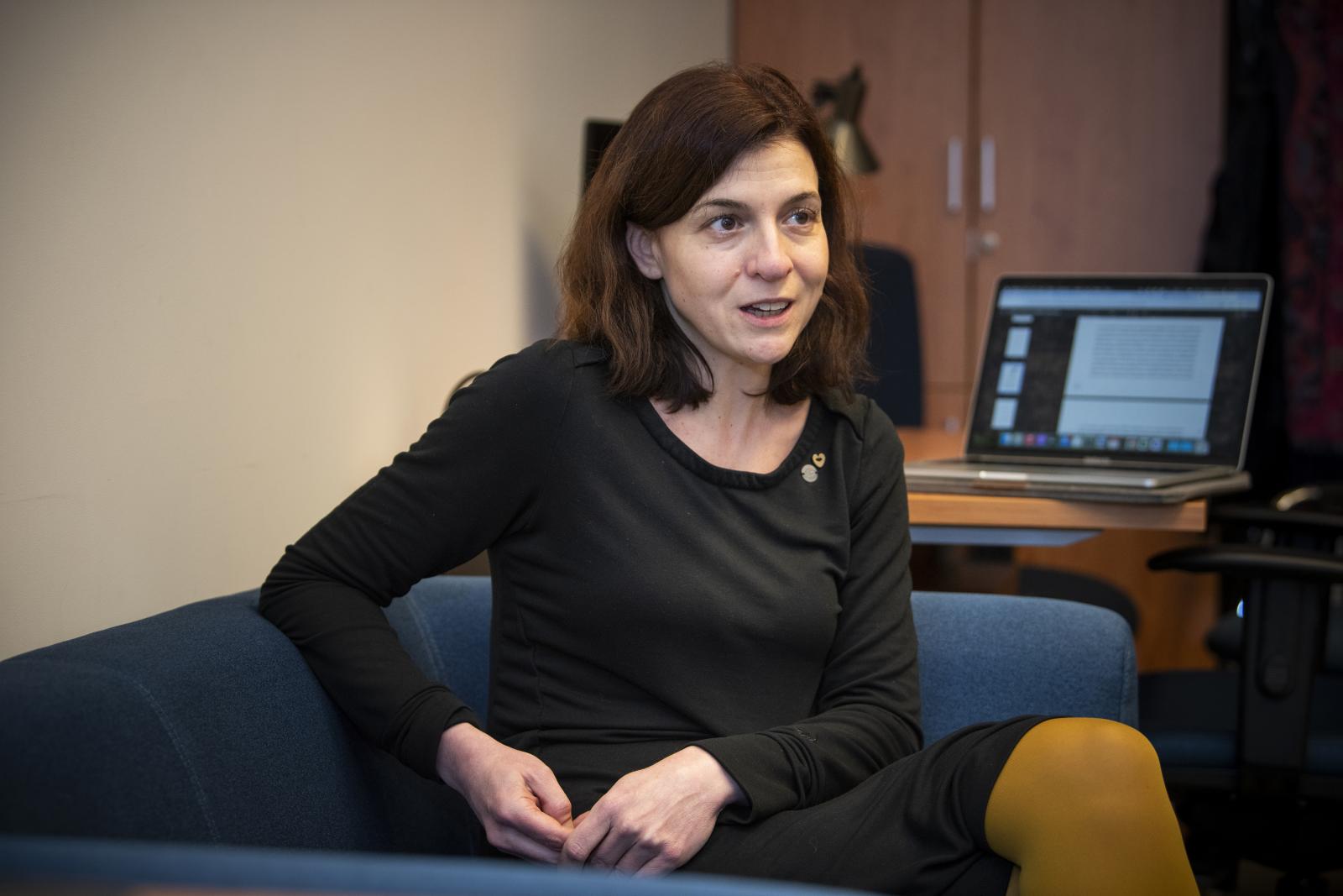 „Olyanok vagyunk mint az árva gyerek, akit csak passzolgatnak” – Drámai képet fest a magyar kutatók helyzetéről egy friss felmérés