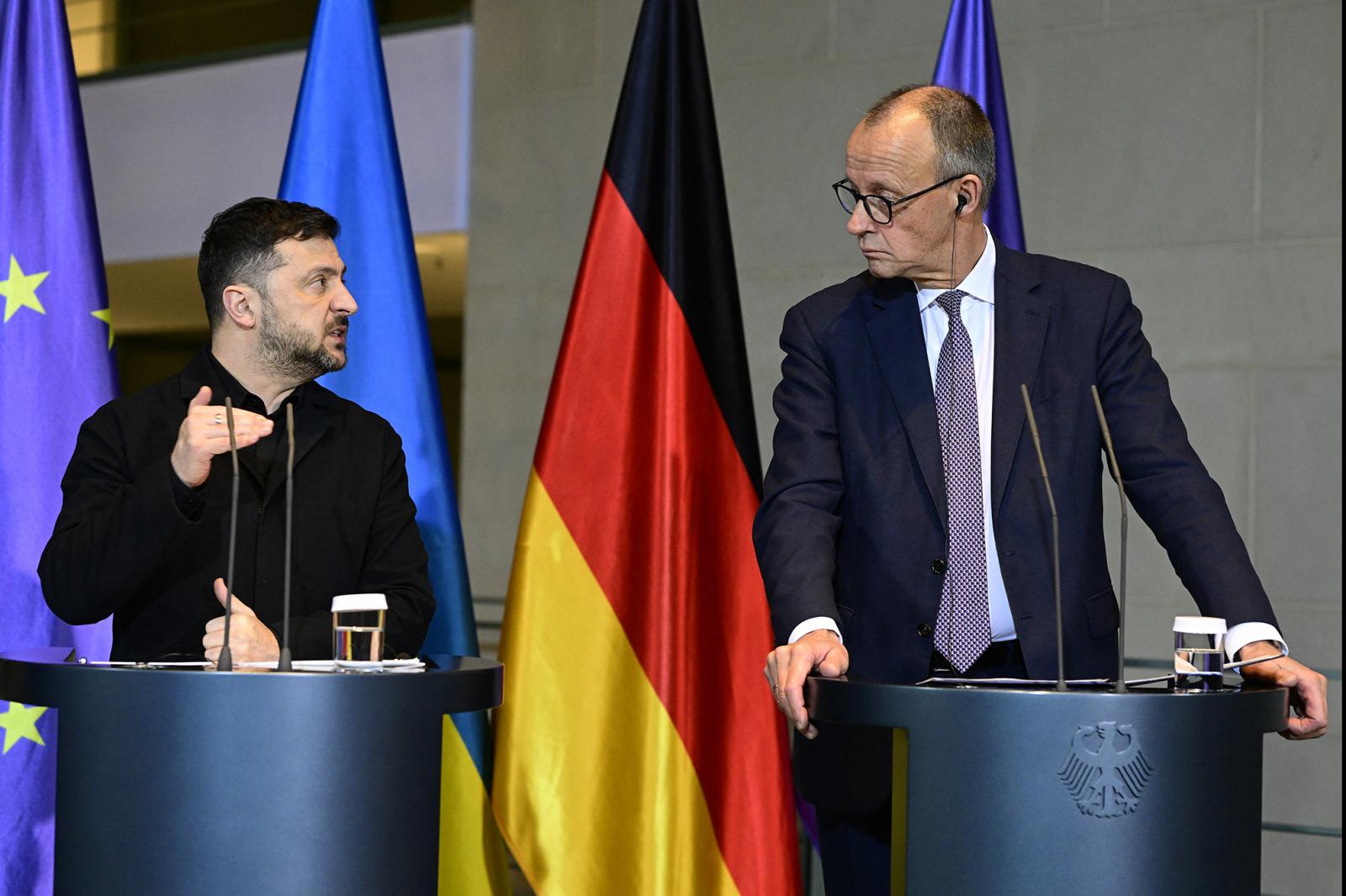 A falnak már mindenhol füle van – Így lett a szivárogtatás a modern diplomácia, a hatalmi játszmák egyik fontos eszköze