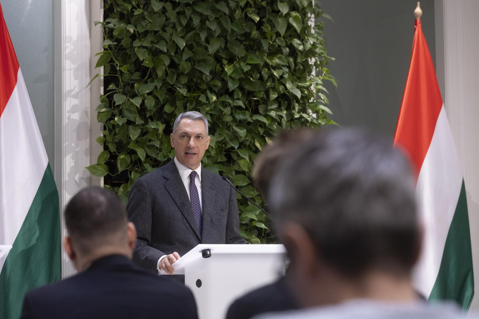 Megkérdeztük Lázár Jánost, honnan lehet tudni, mikor hazudik – Videó!