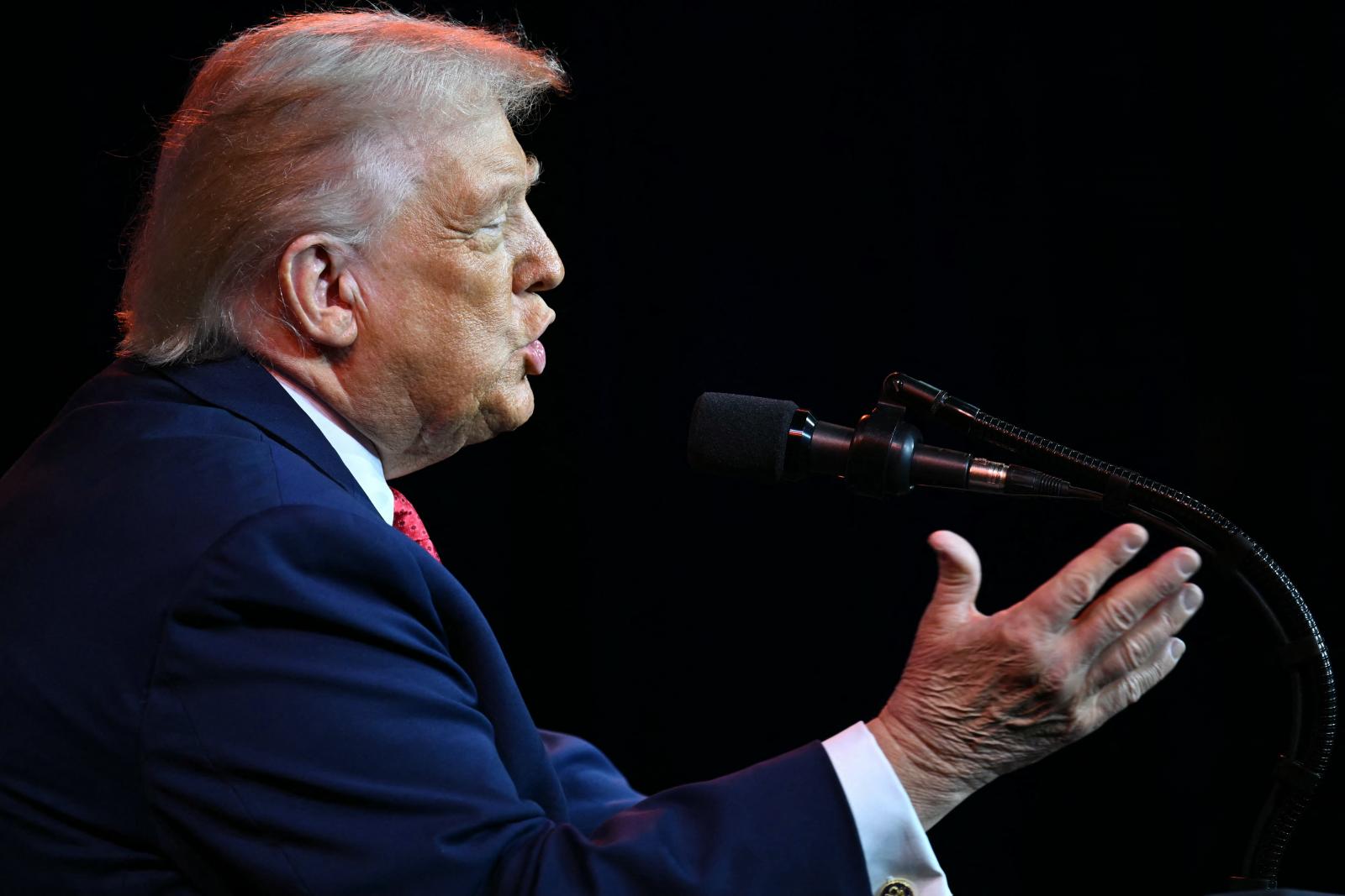 Donald Trump: Az Egyesült Államok 25 százalékos vámot vet ki az Iránnal üzletelő országokra